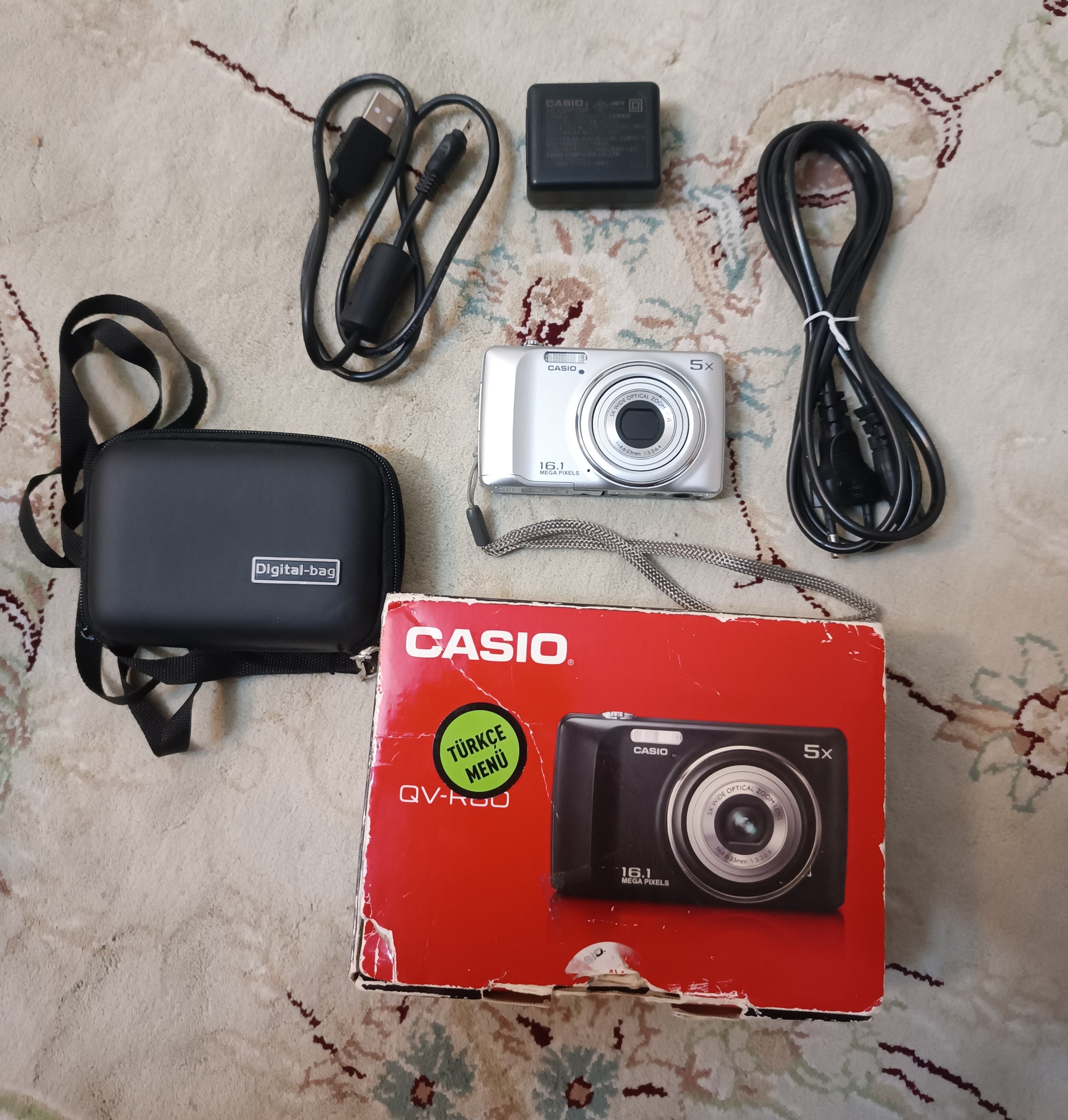 دوربین کاسیو R80