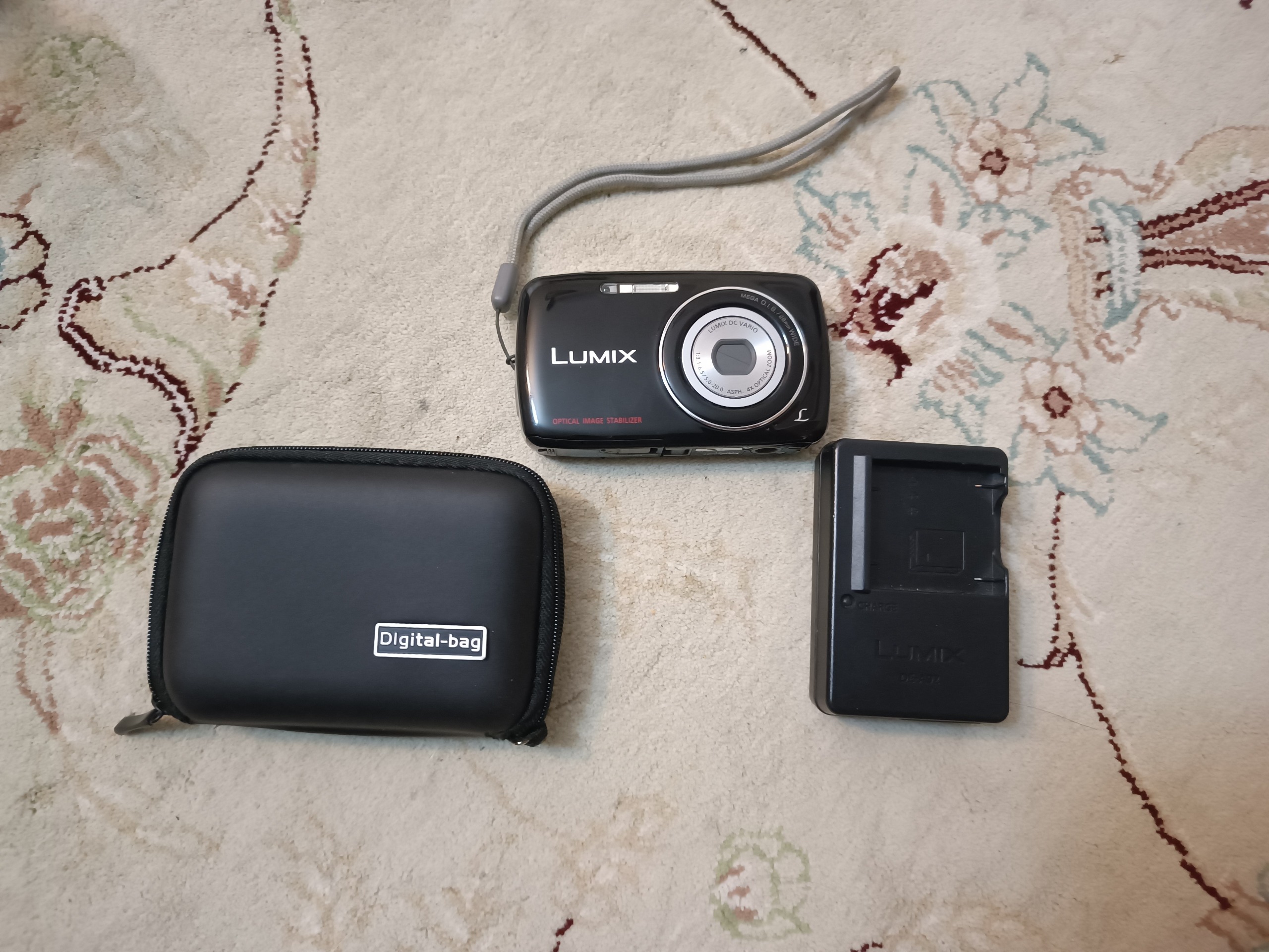 دوربین لومیکس s1