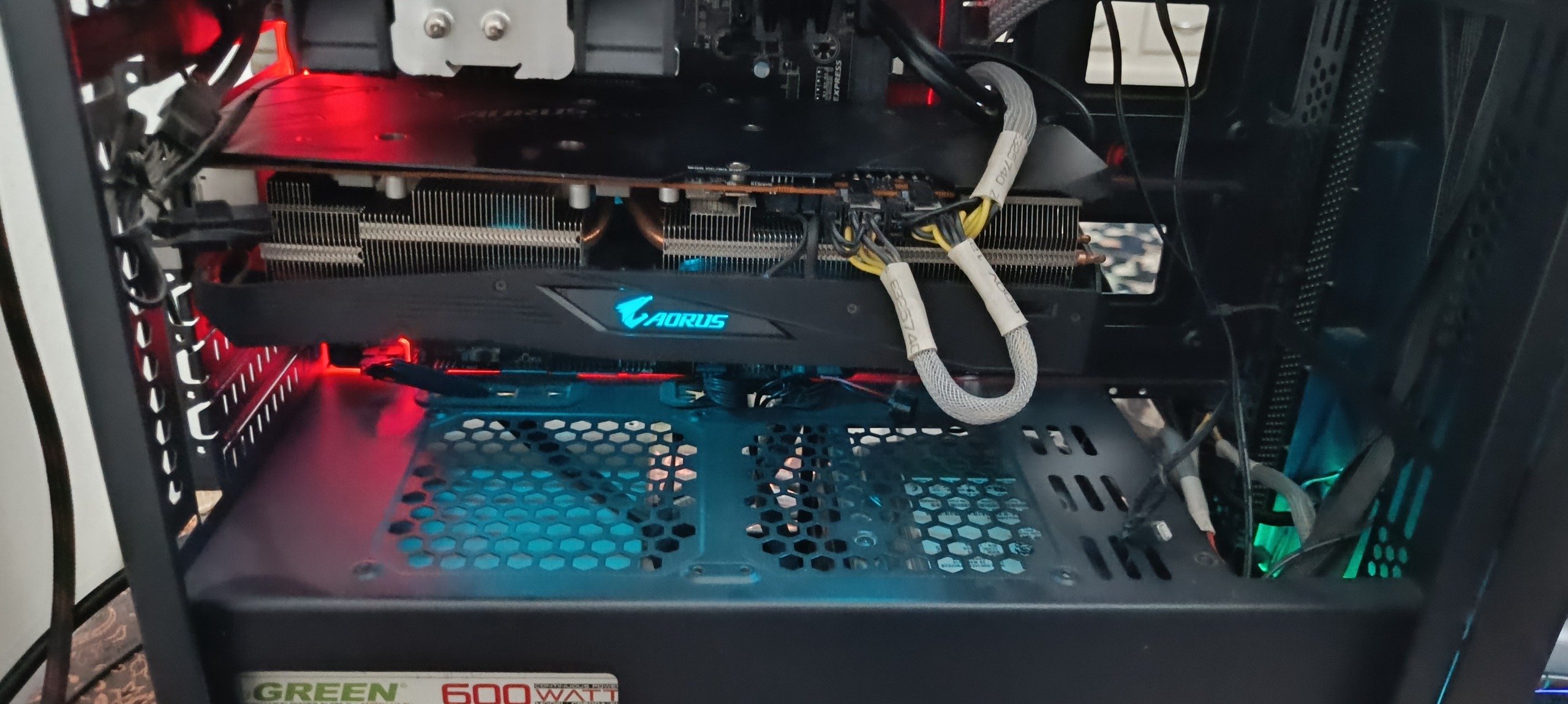 کارت گرافیک Rx 5700xt Aorus