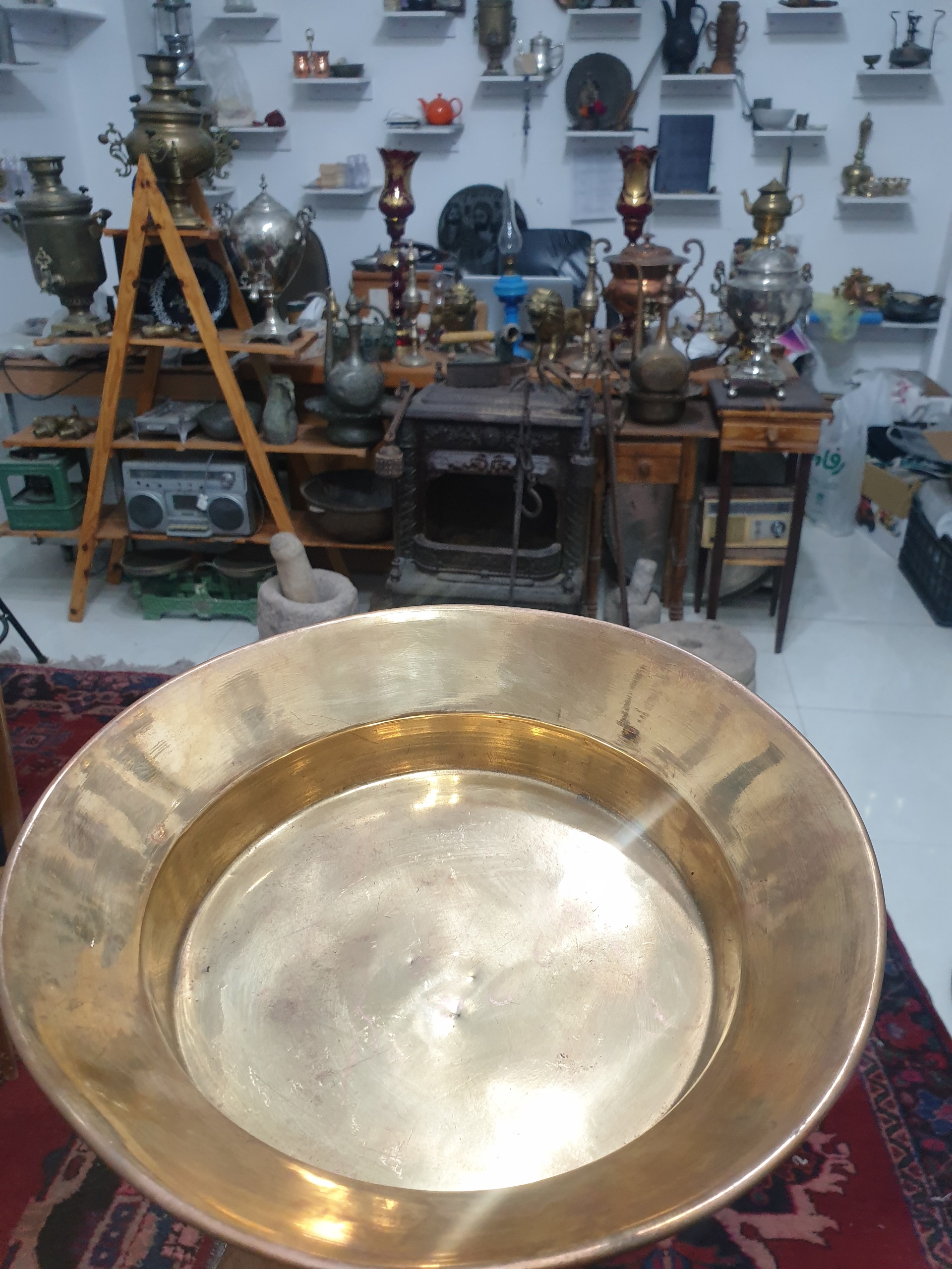 تشت عتیقه زیر سماوری بسیار سالم و کم نظیر