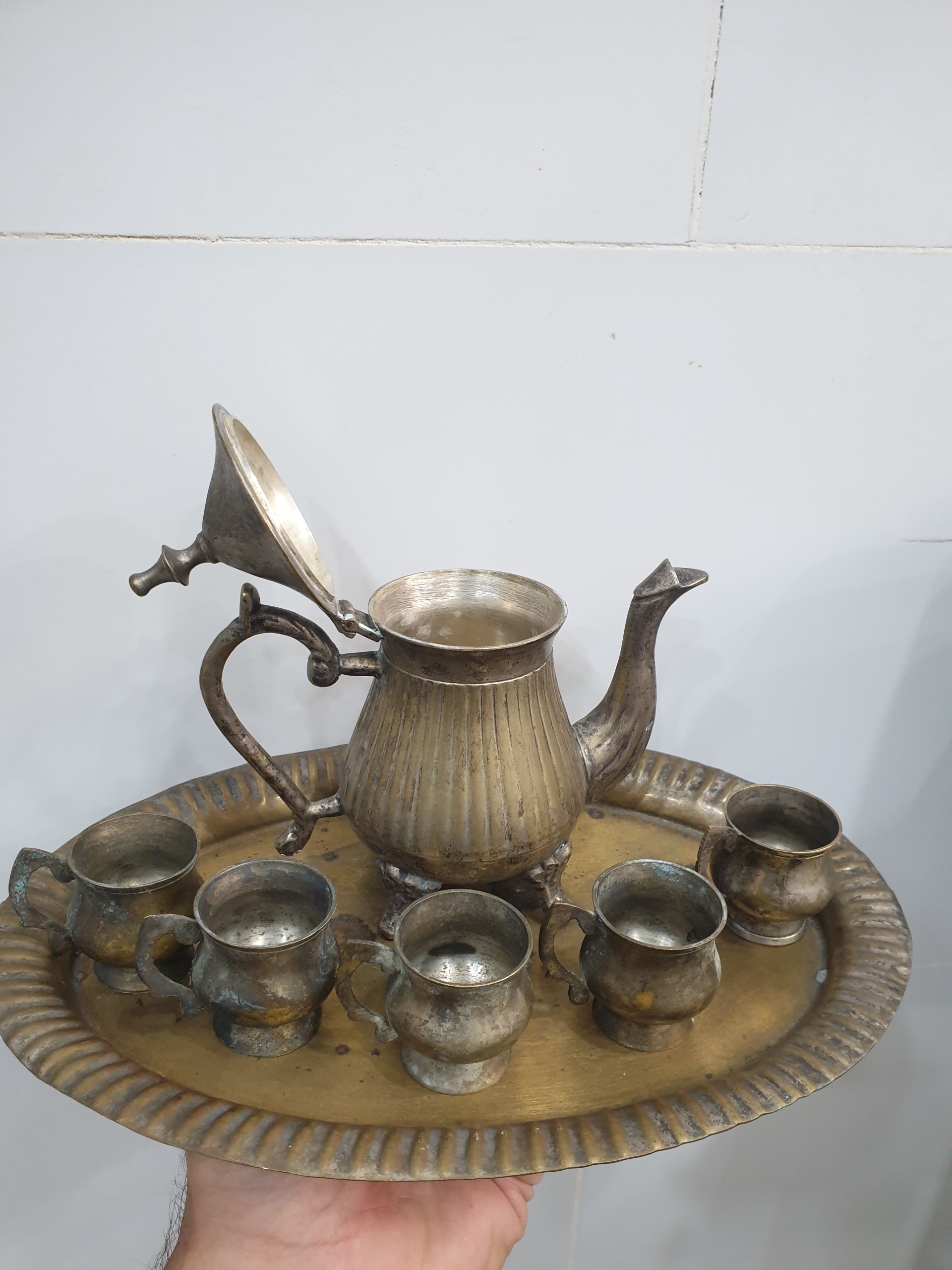 قهوه خوری بهمراه 5 فنجان قدیمی وسینی