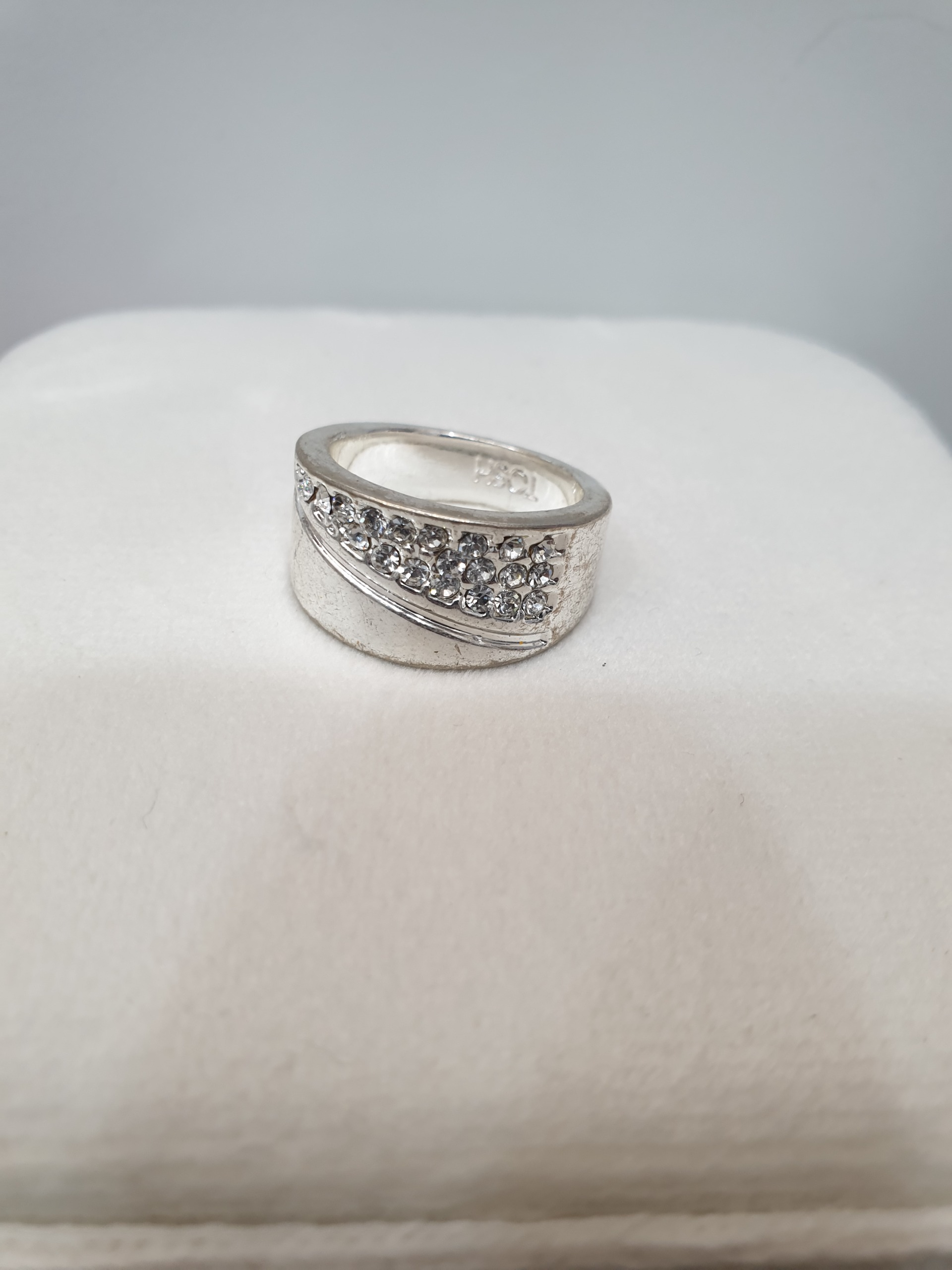 انگشتر TOSH نگین دار زیبا