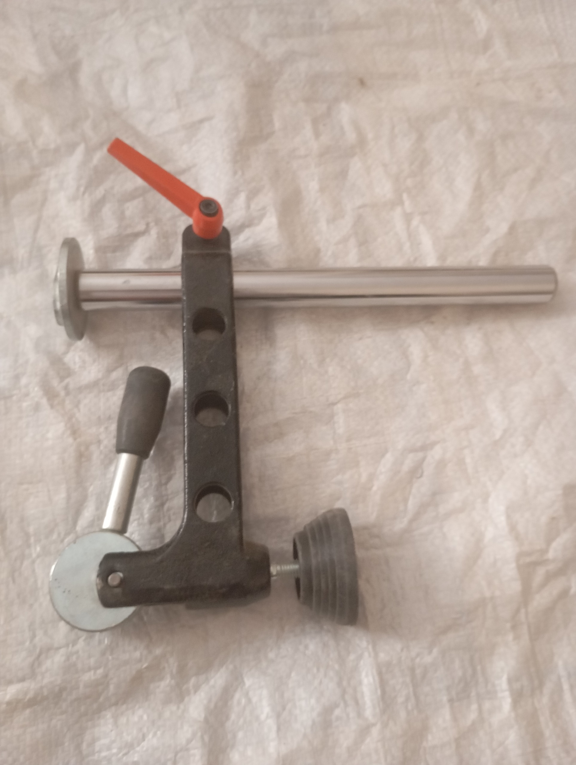 گیره کار گیر دور کن اصلی کلمپ روی ریل