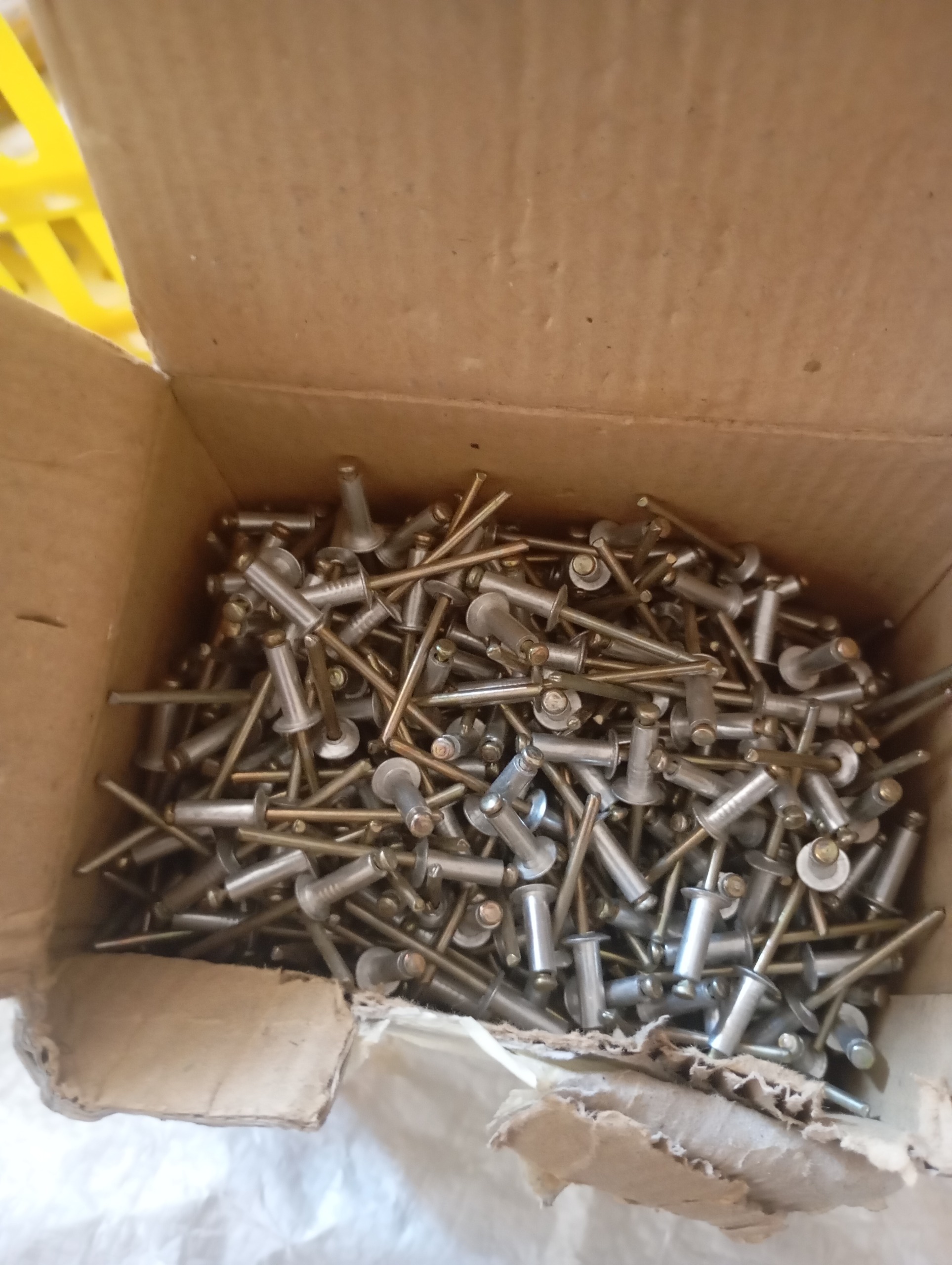 میخ پرچ سایز 12×4 میلی متر بسته 1000 عددی