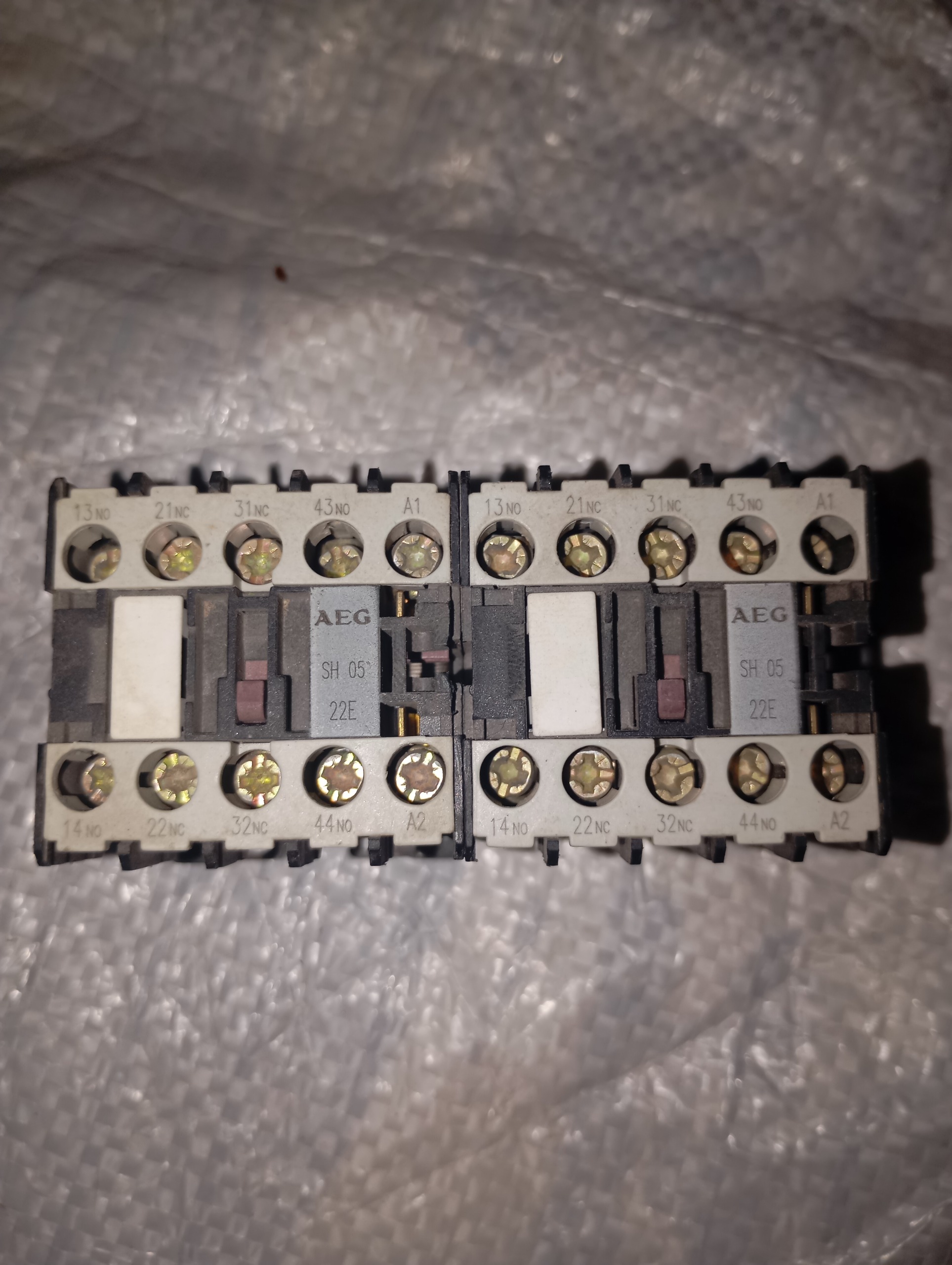 رله 24 ولت AEG