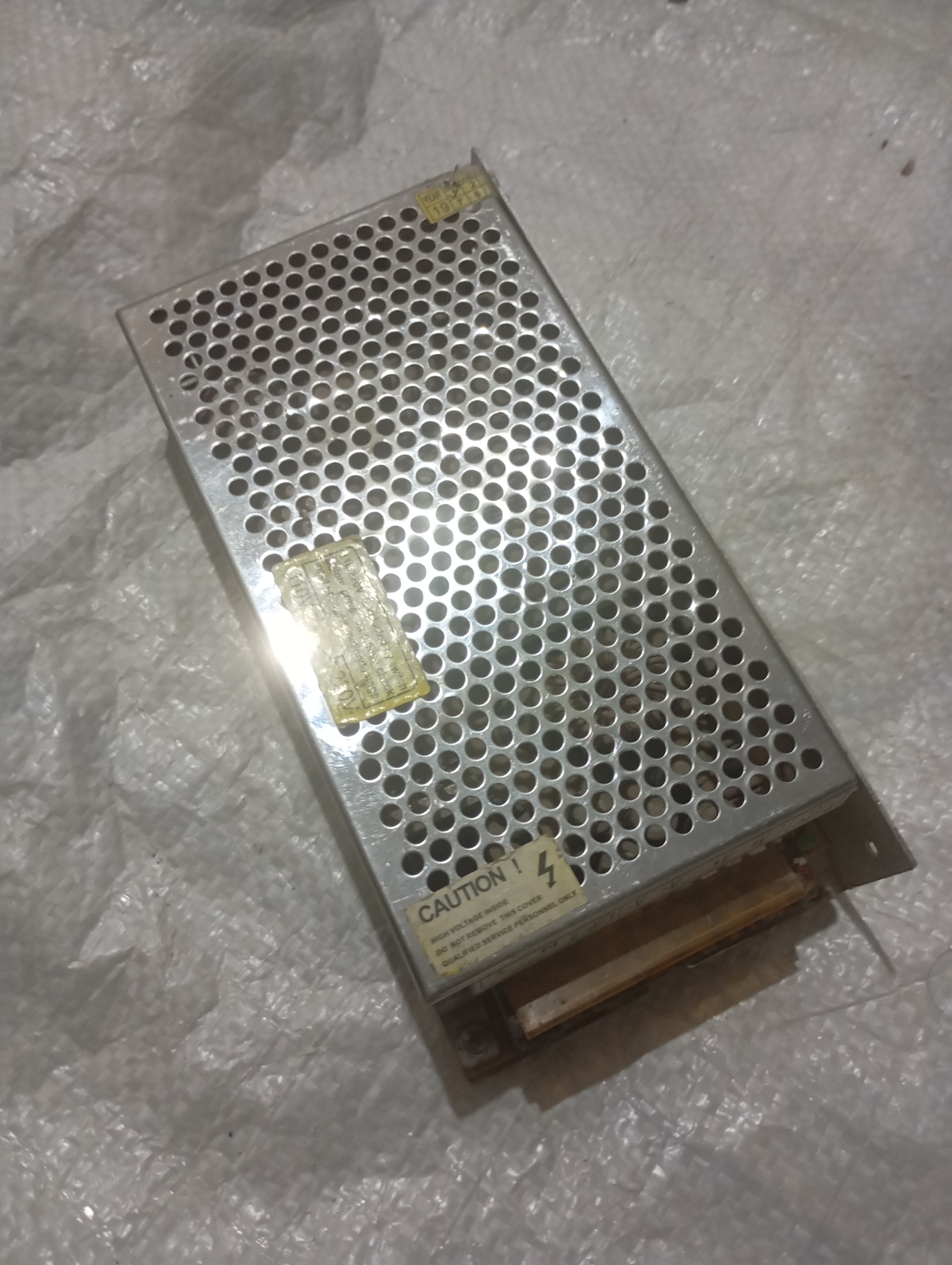 منبع تغذیه سوئیچینگ 12 ولت