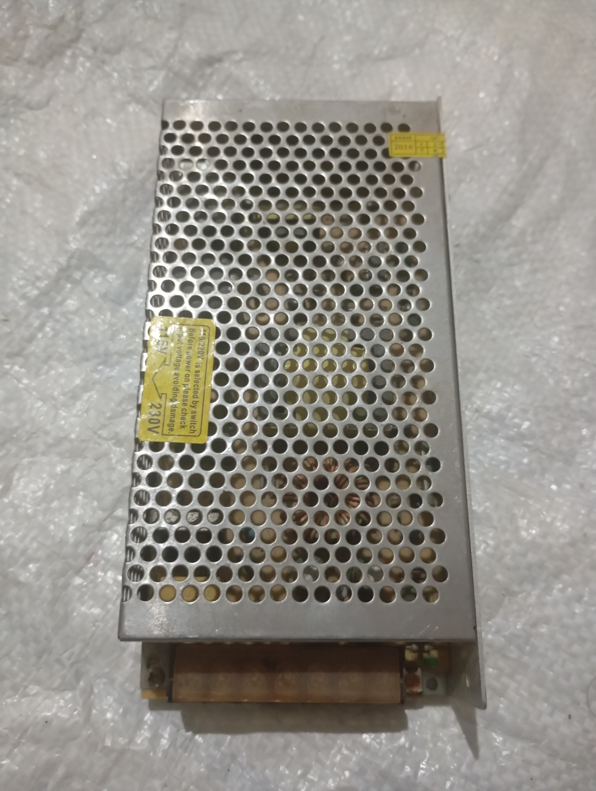 منبع تغذیه سوئیچینگ 12 ولت 10 آمپر