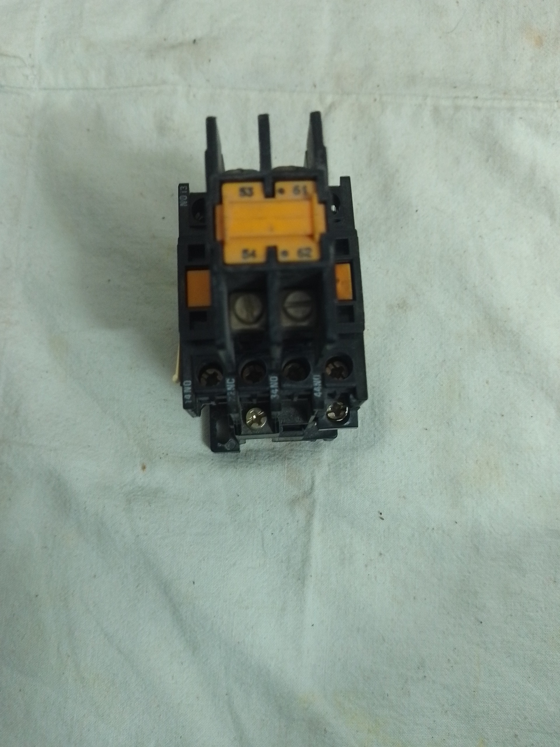 کنتاکتور کمکی 10آمپر48ولت فرانسه