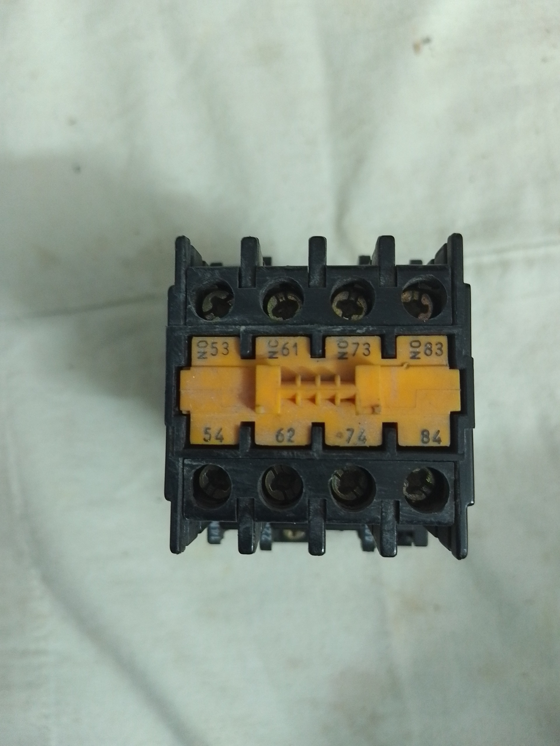 کنتاکتور کمکی 10آمپر 48ولت فرانسه