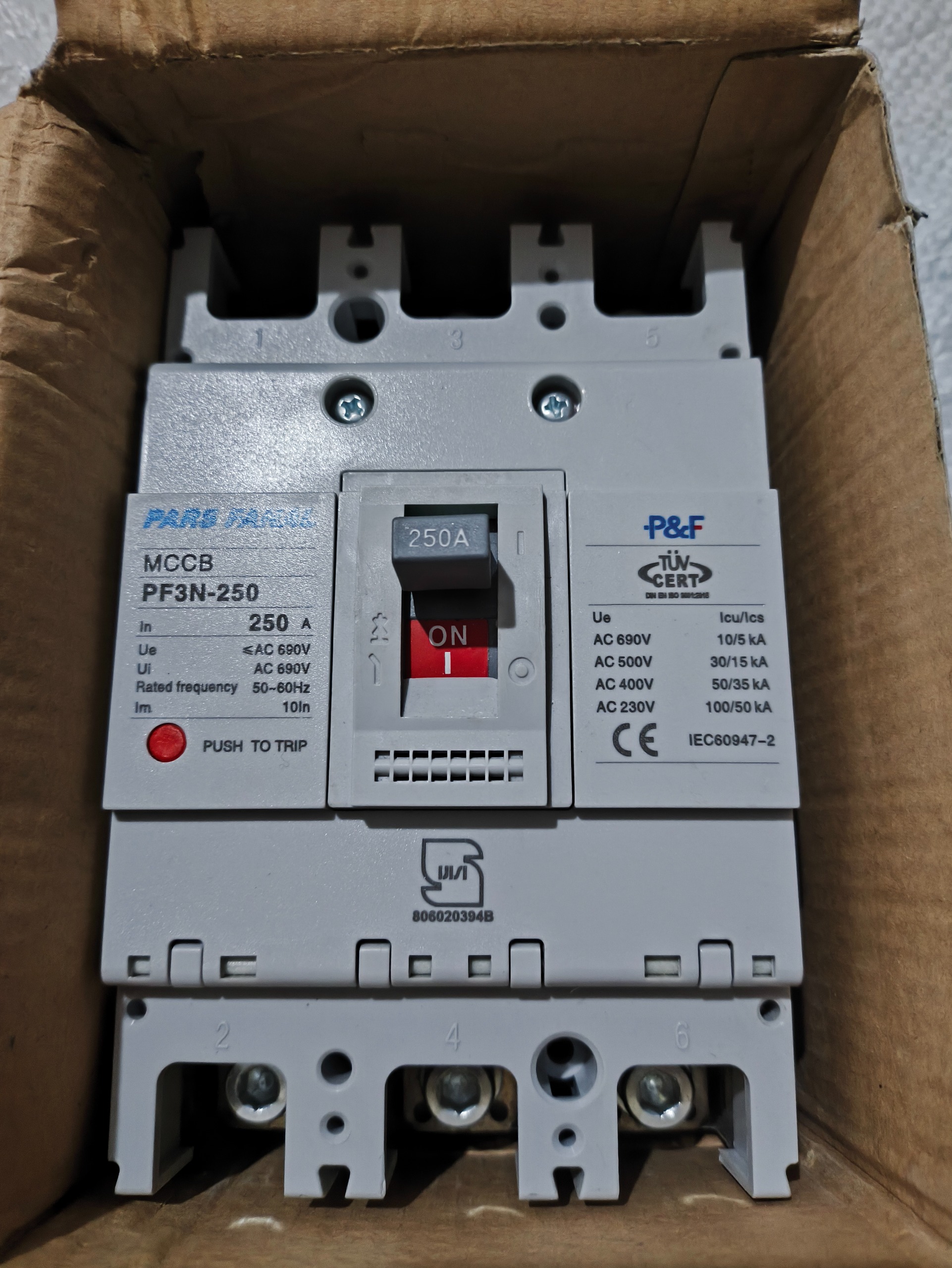 کلید اتوماتیک کمپکت 250 آمپر پارس فانال