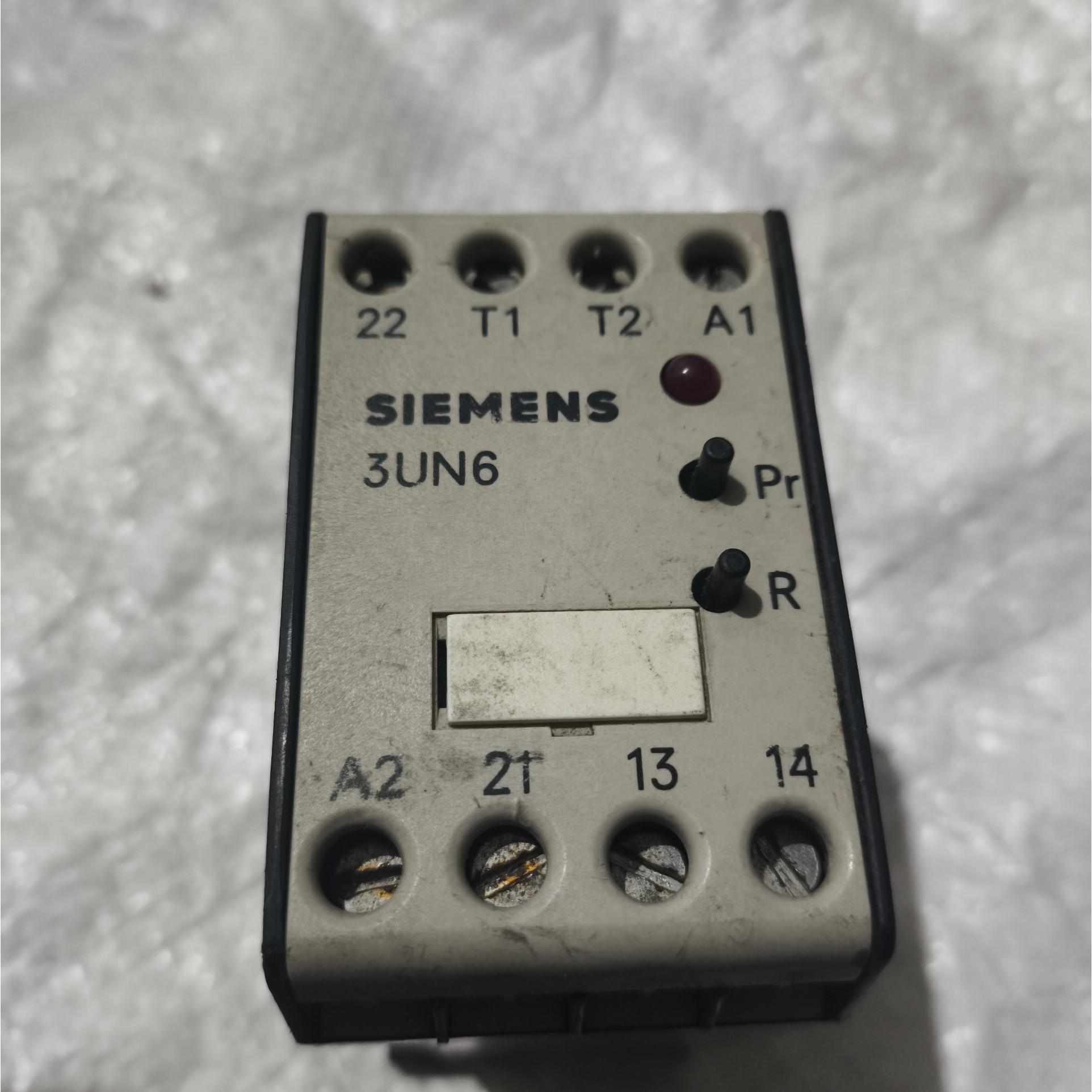 رله حفاظتی SIEMENS 3UN6 004