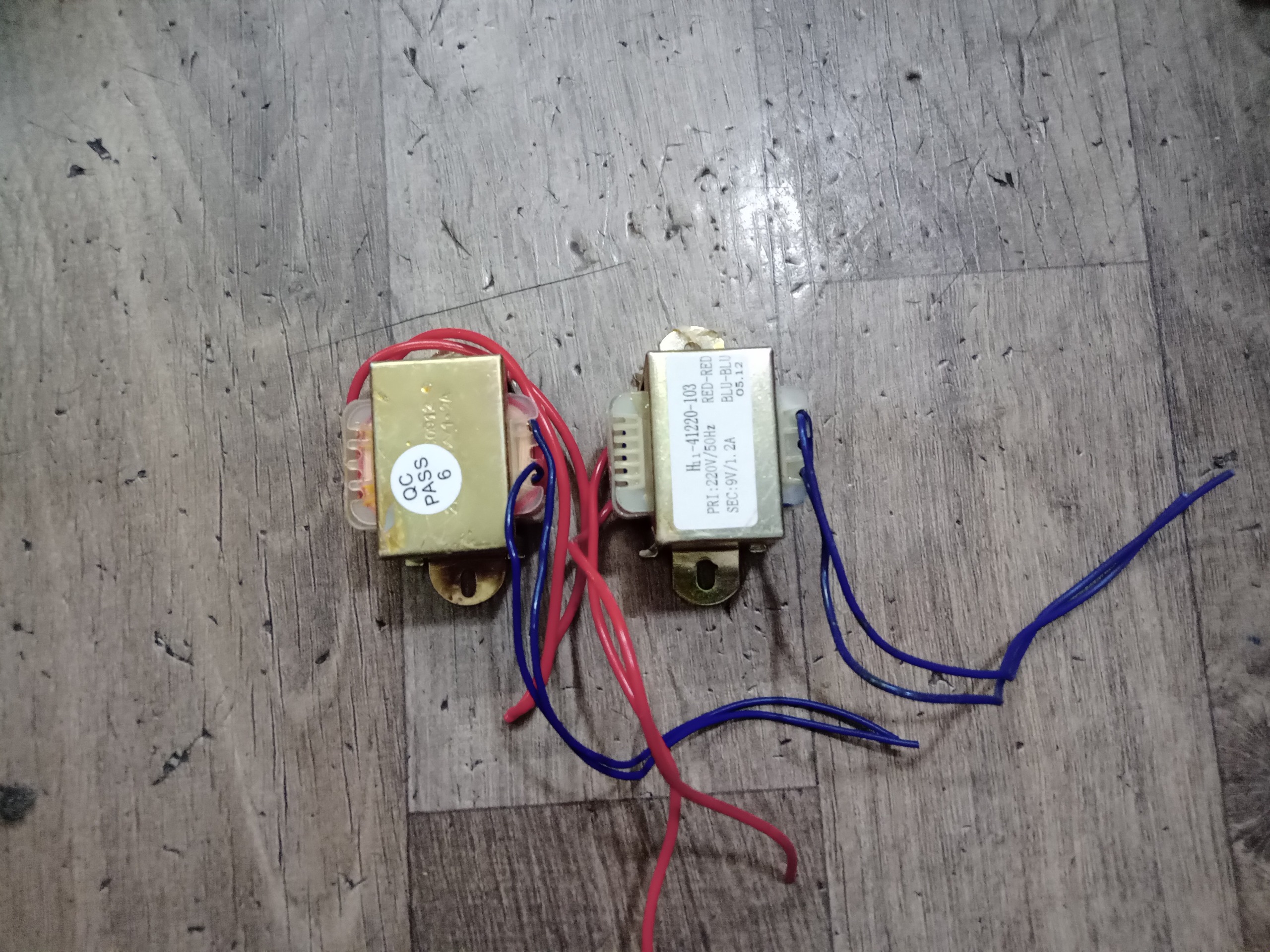 دو عدد ترانس کوچک 9 ولت 1 امپر