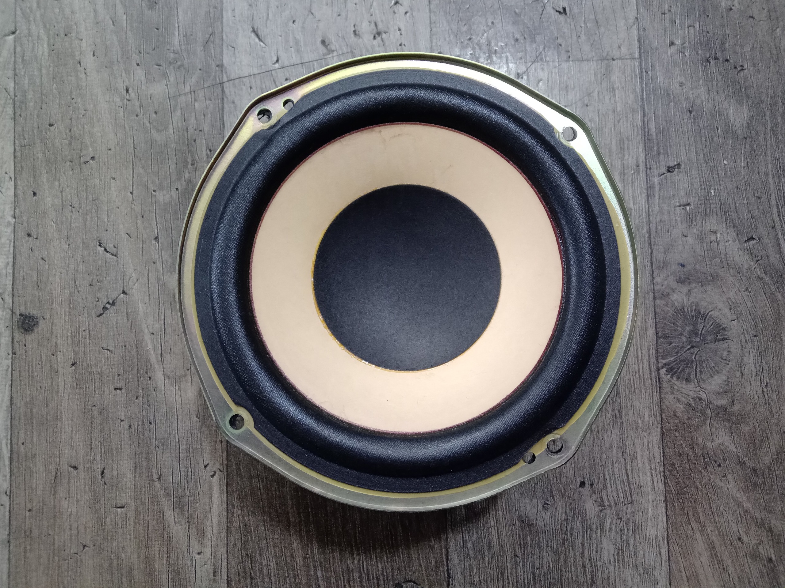 یک عدد وفر 15 سانتی سونی