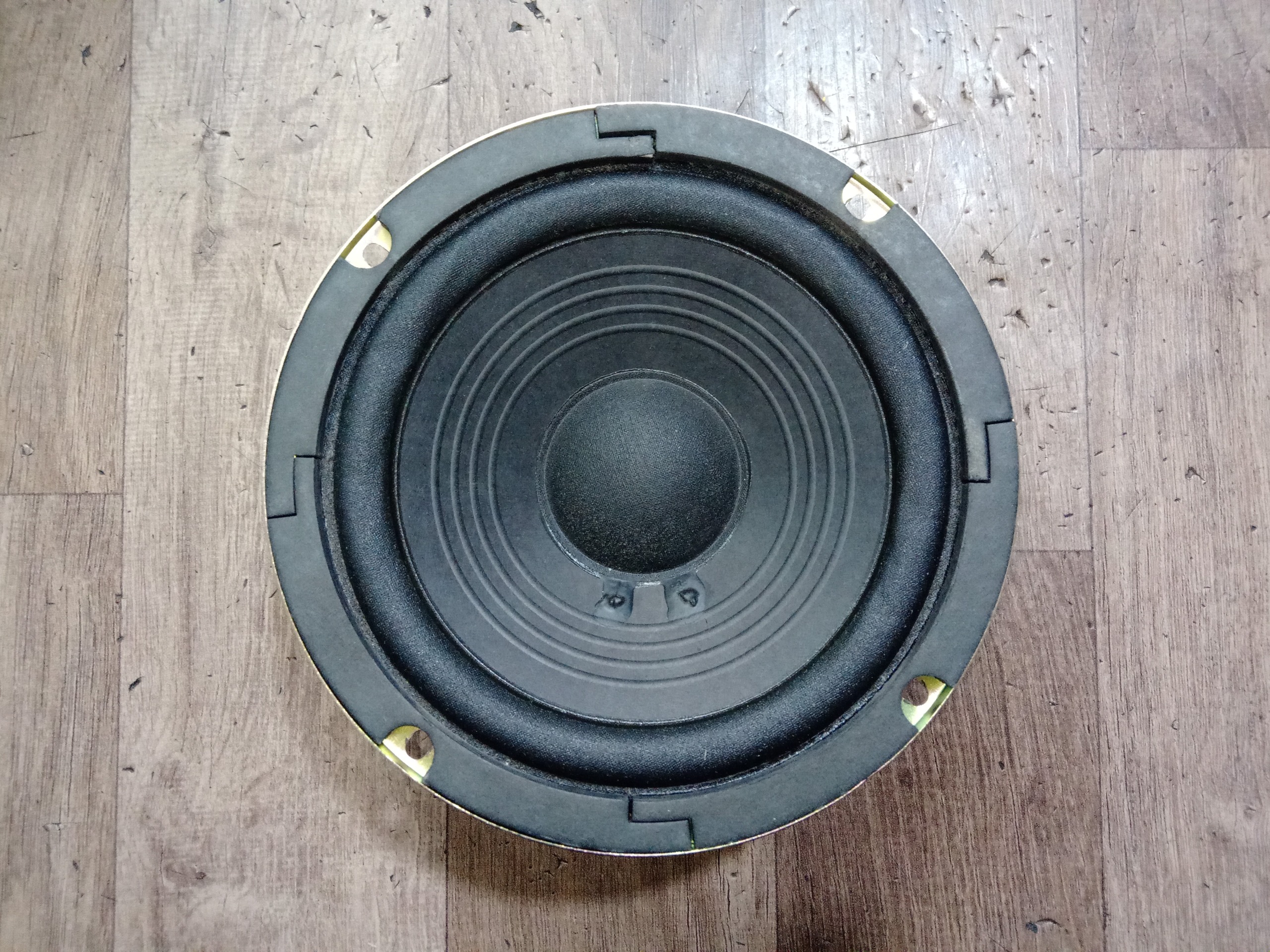 میدبیس 17 و نیم سانتی الجی 50 وات