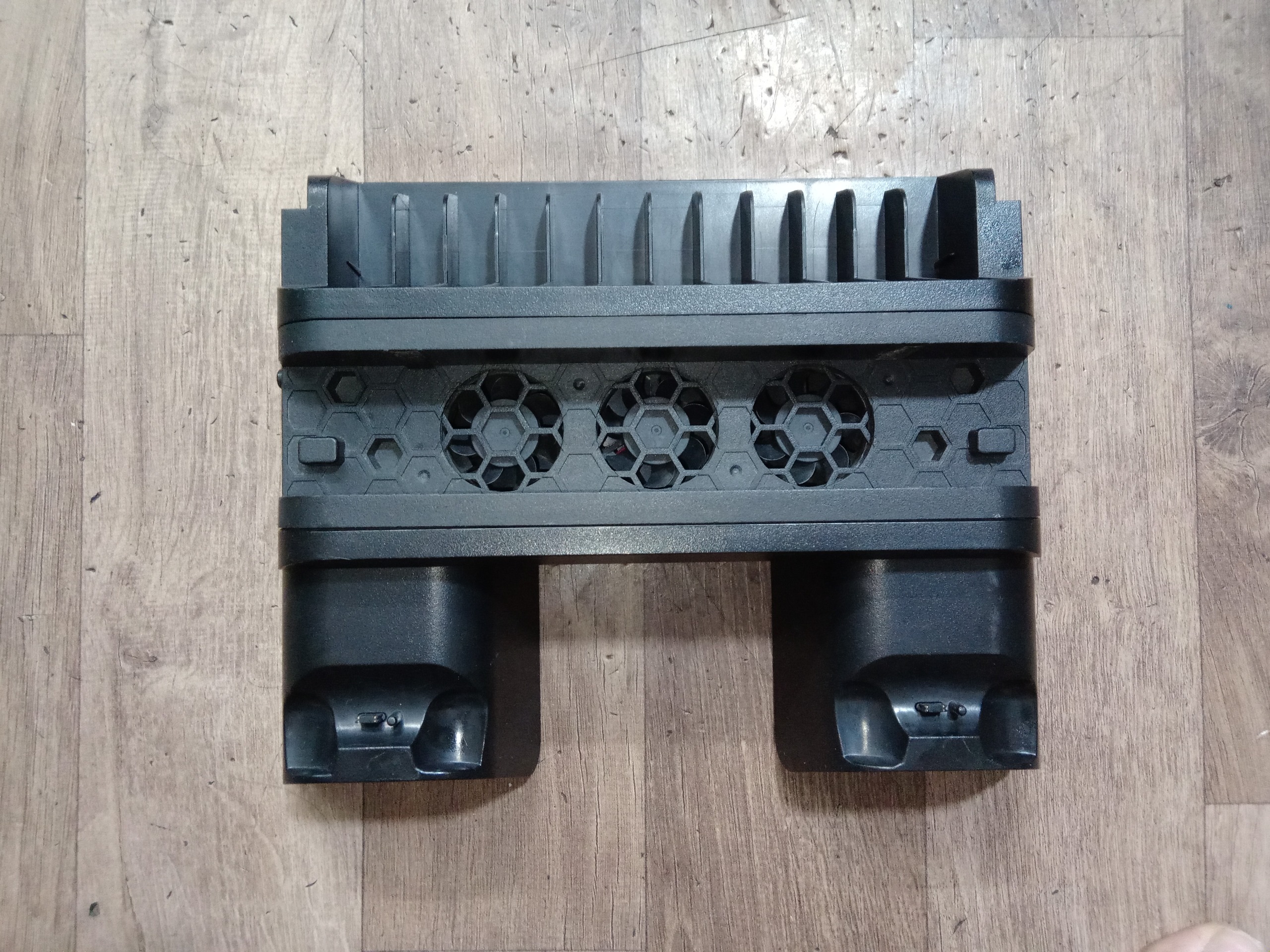 استند 3 فن همراه با شارژر دسته ps4