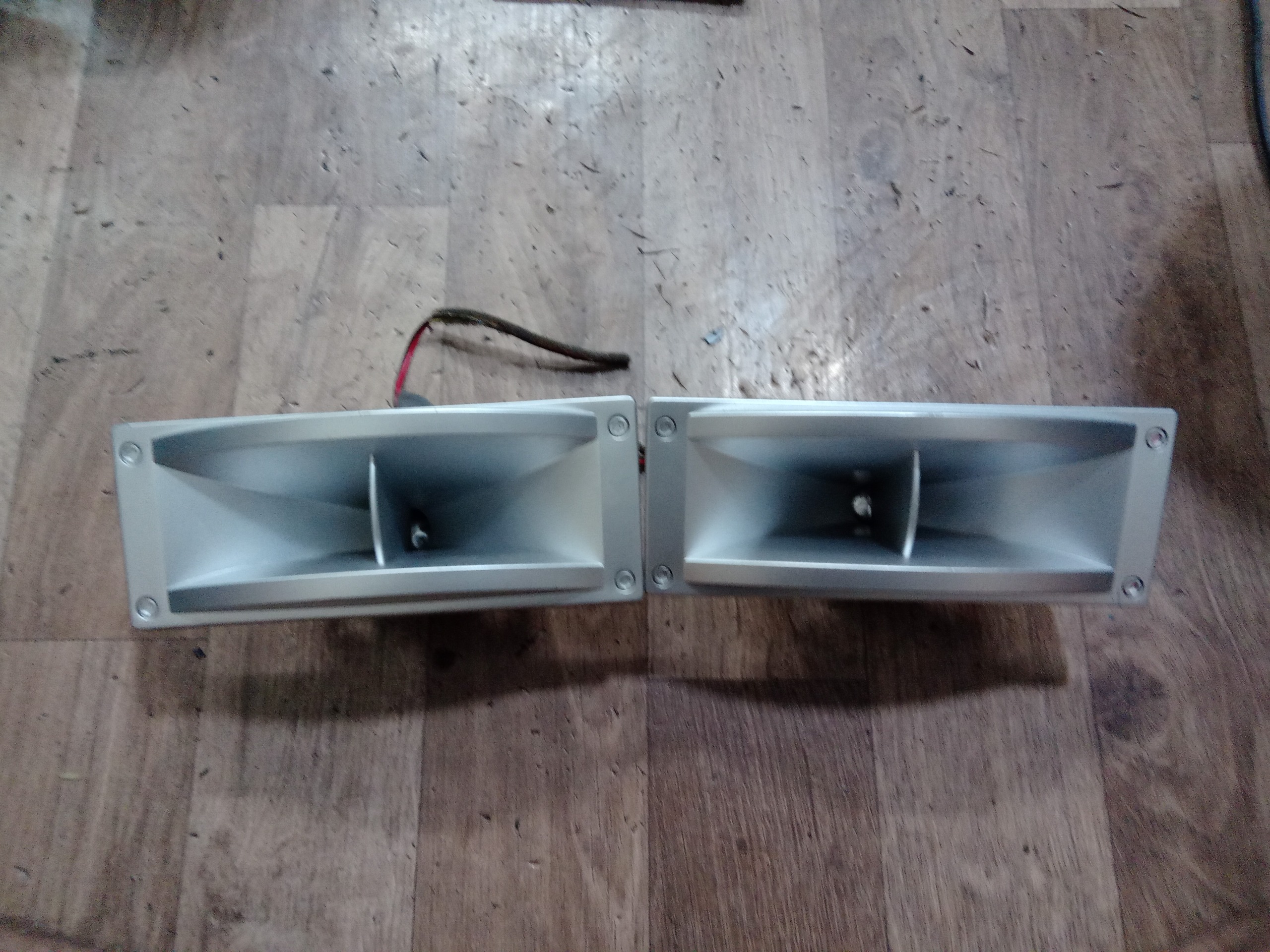 توییتر هورن سونی .از نوع دام تیتانیومی