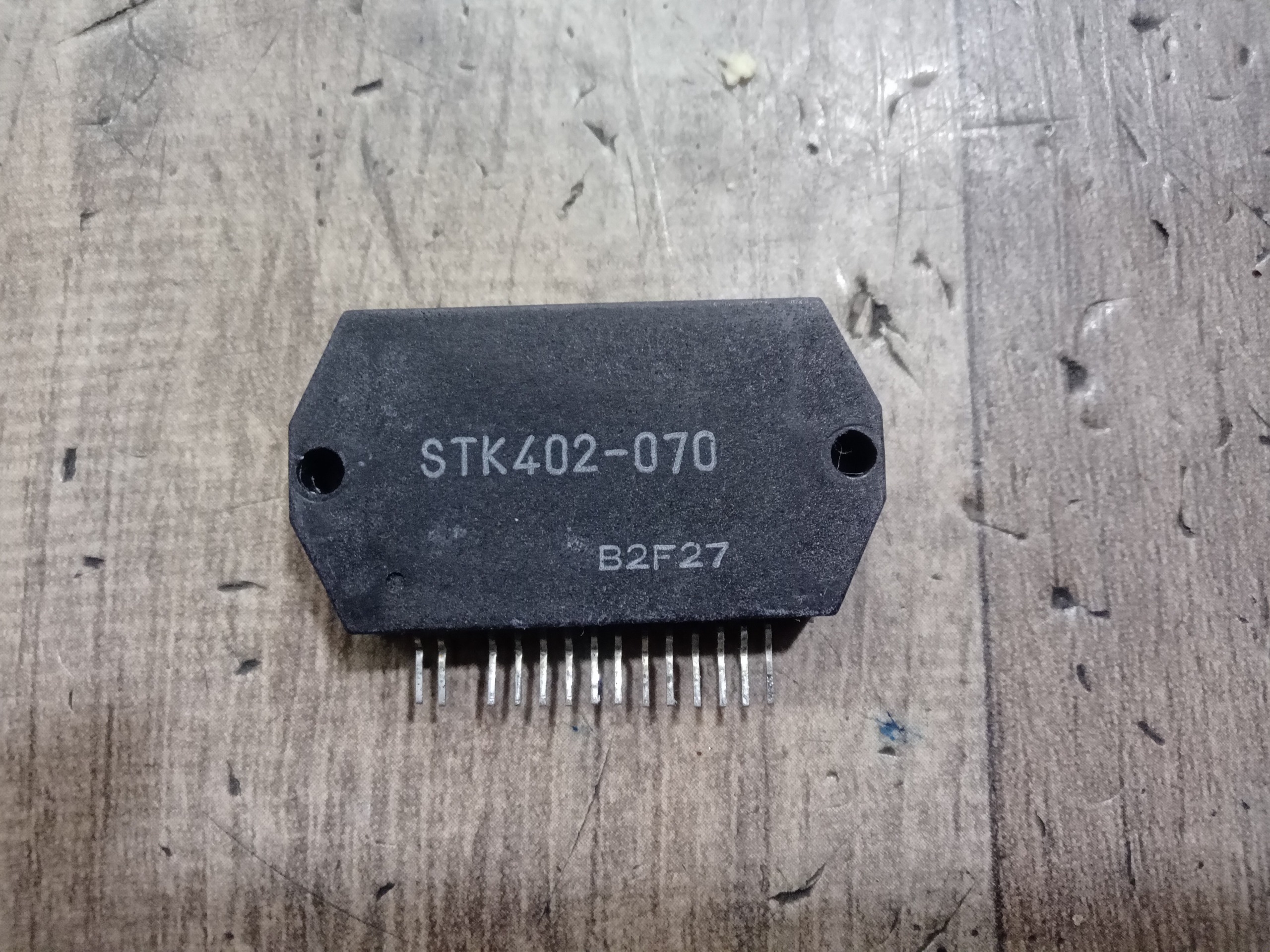 ایسی آمپلیفایر stk402-070 اریجینال