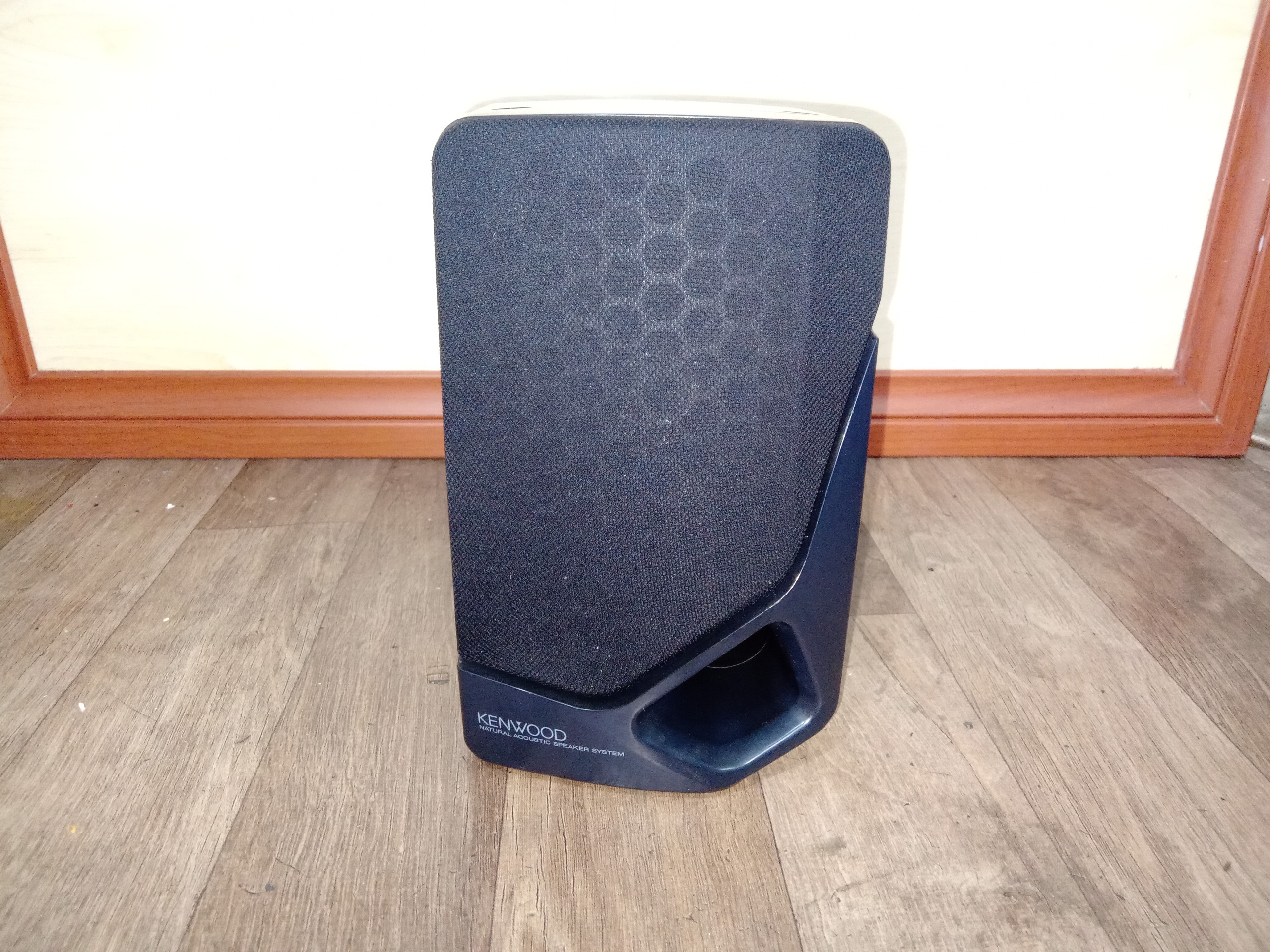 یک عدد بلندگو خانگی