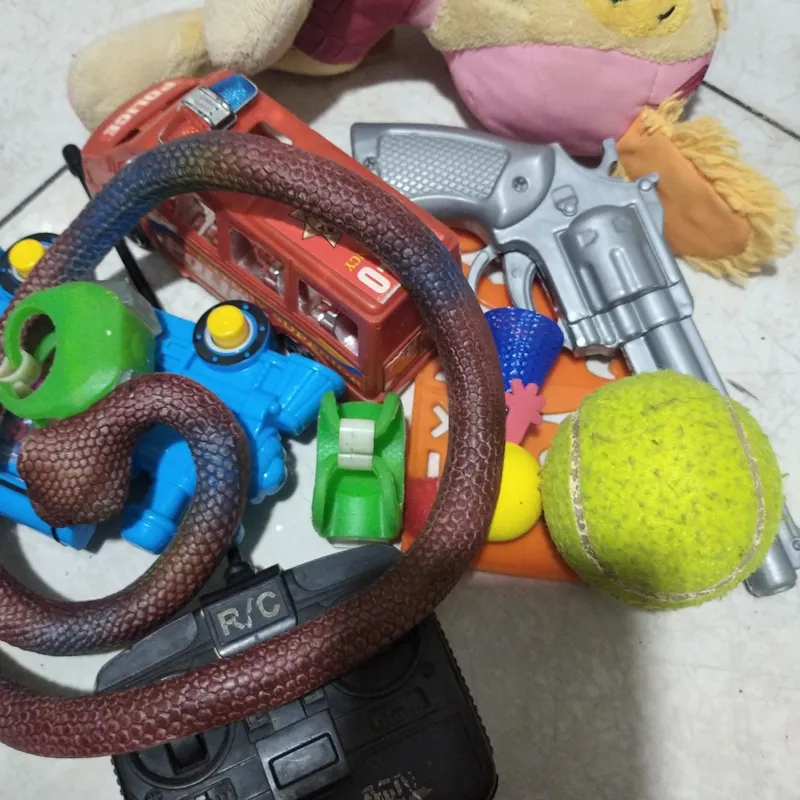 مقداری اسباب بازی کودکان