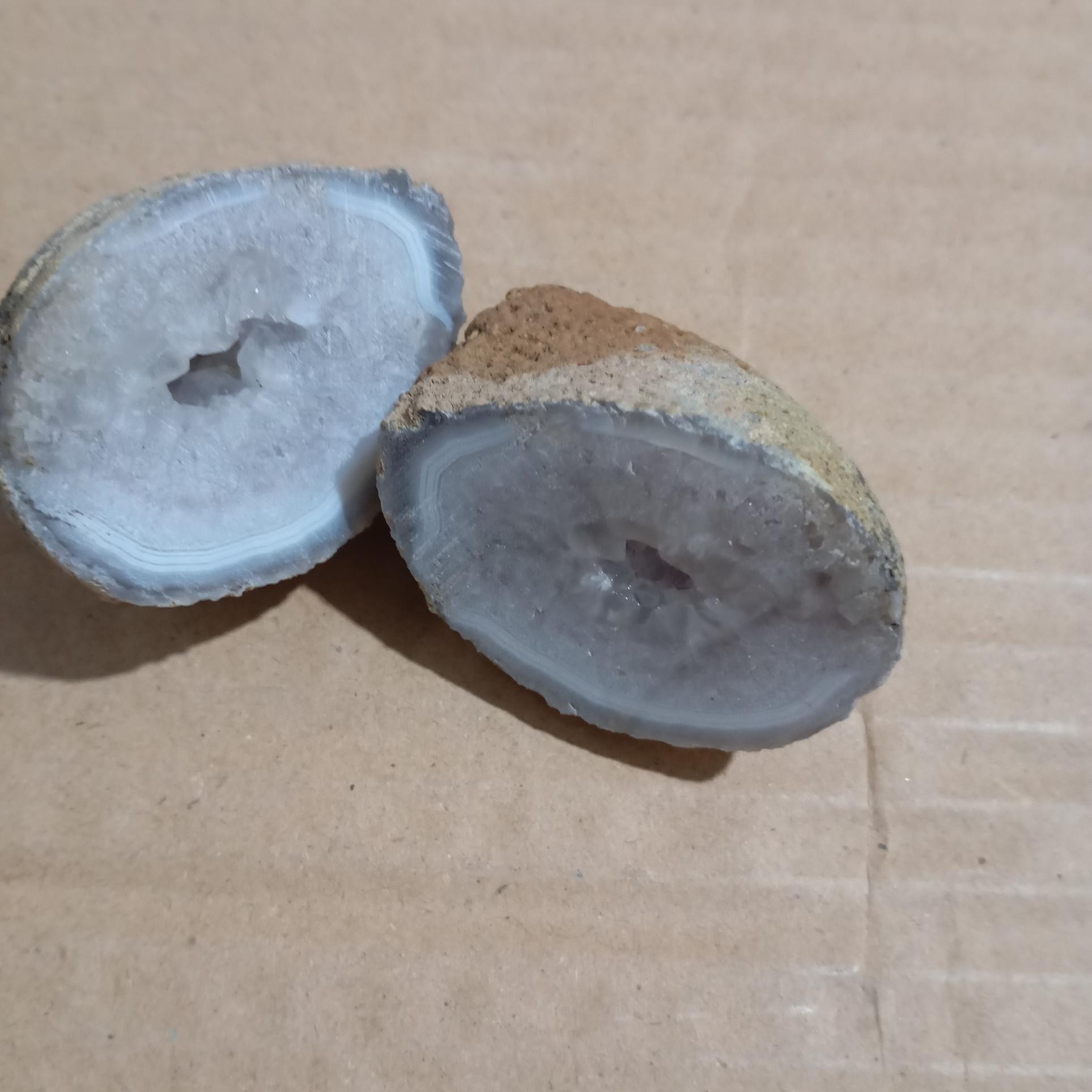 سنگ عقیق ژئود برش خورده ازوسط