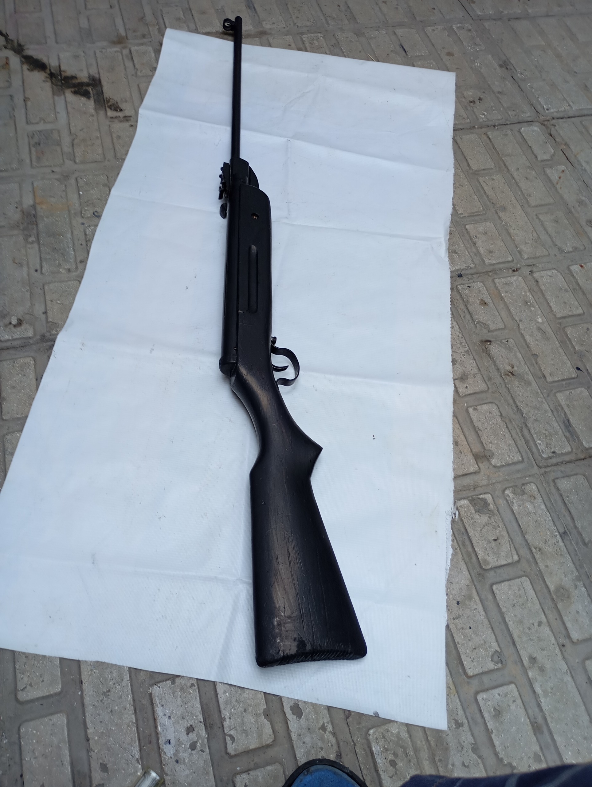 تفنگ بادی چهارونیم قدیمی