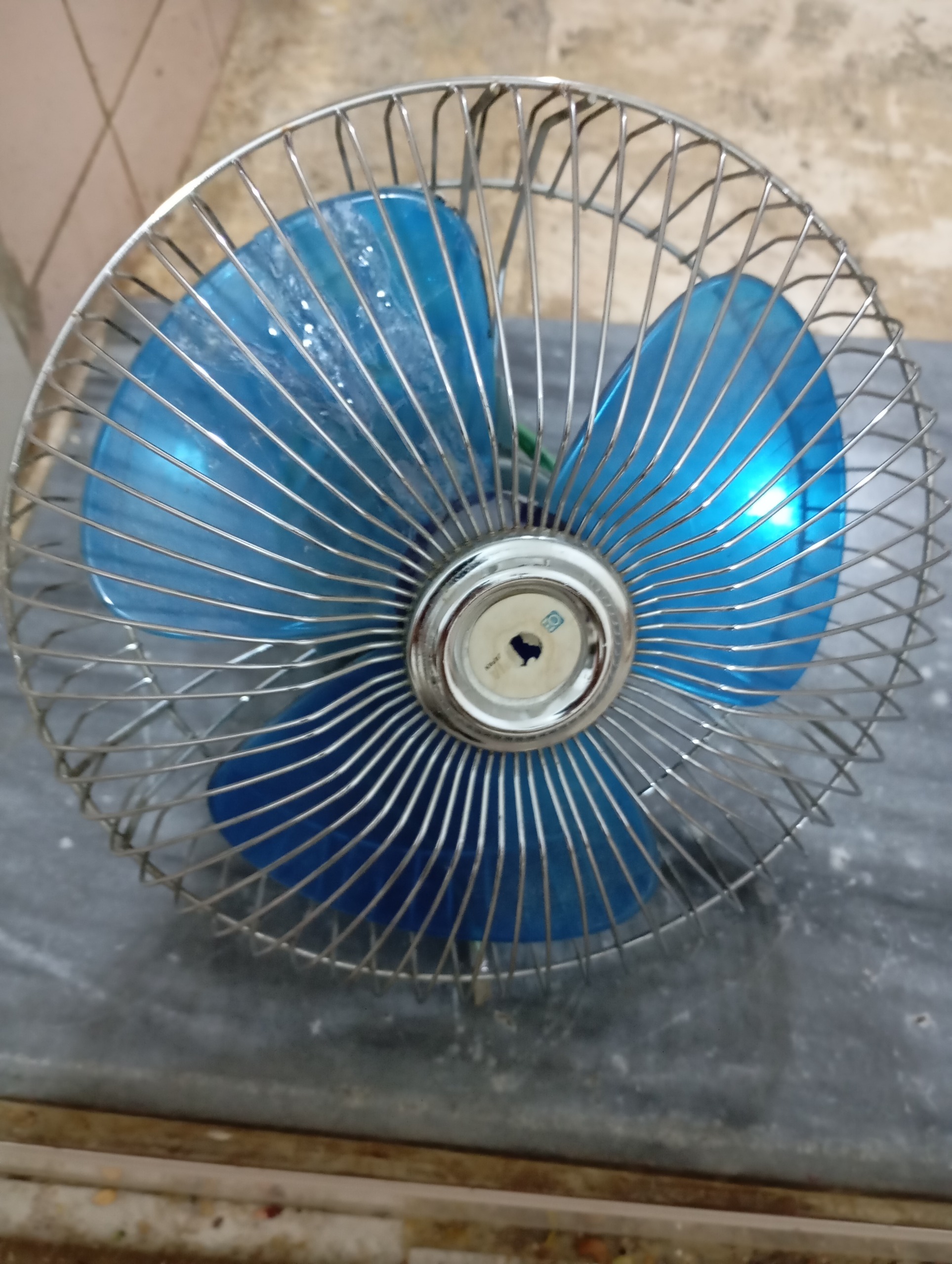 پنکه قدیمی خودرو توضیحات دارد