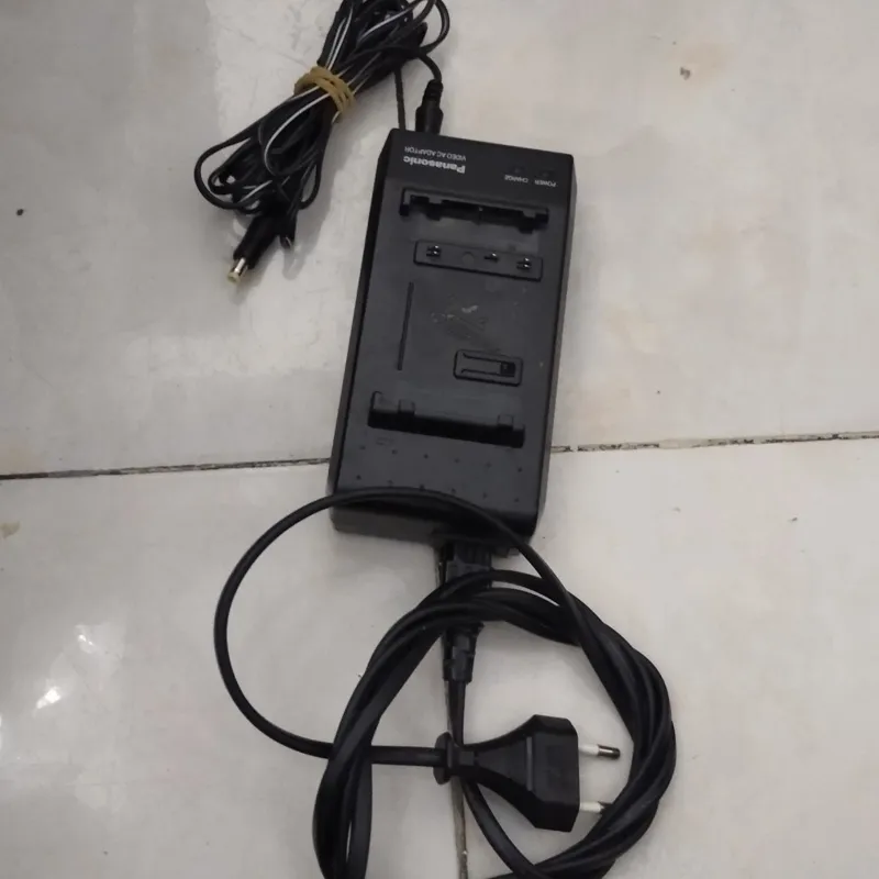 آداپتور وشارژ کن باتری دوربین