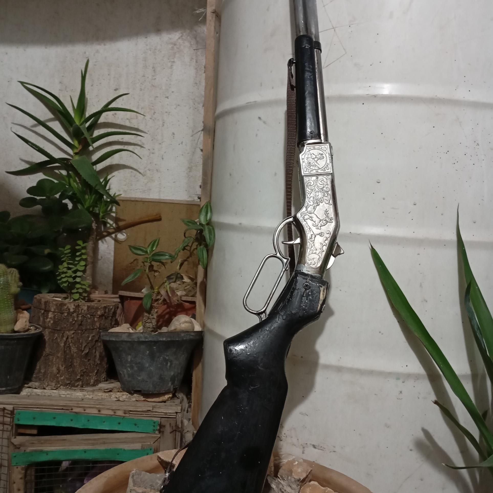 تفنگ ترقه ای اسپانیایی توضیحات دارد