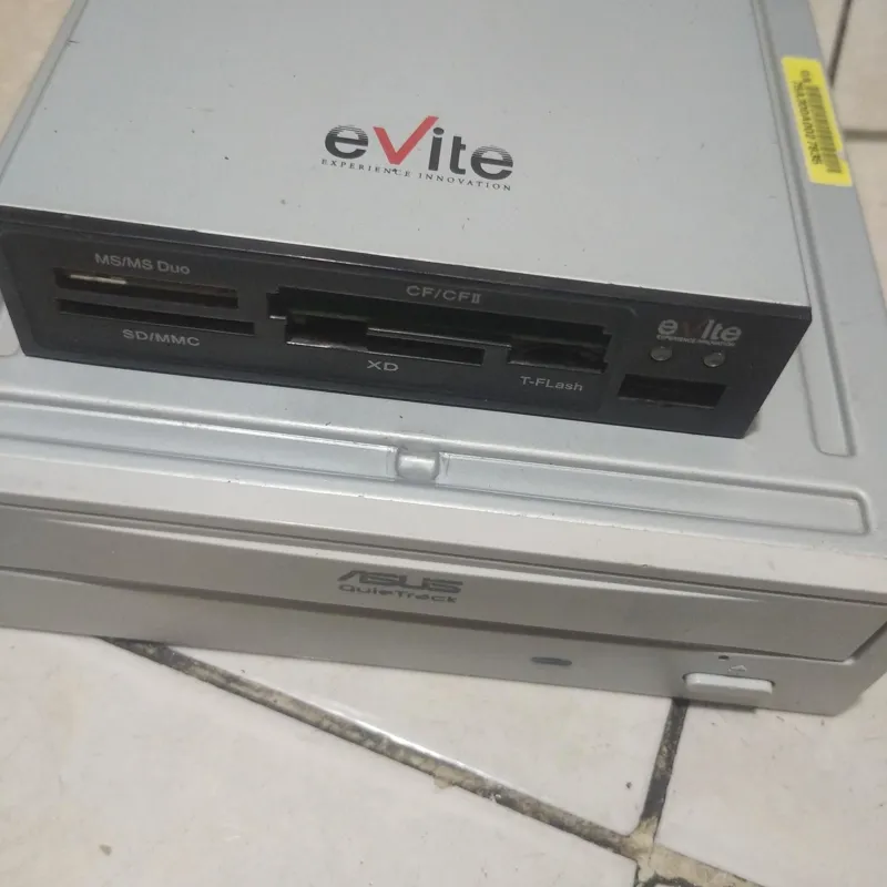 رم ریدر سی دی درام کامپیوتر