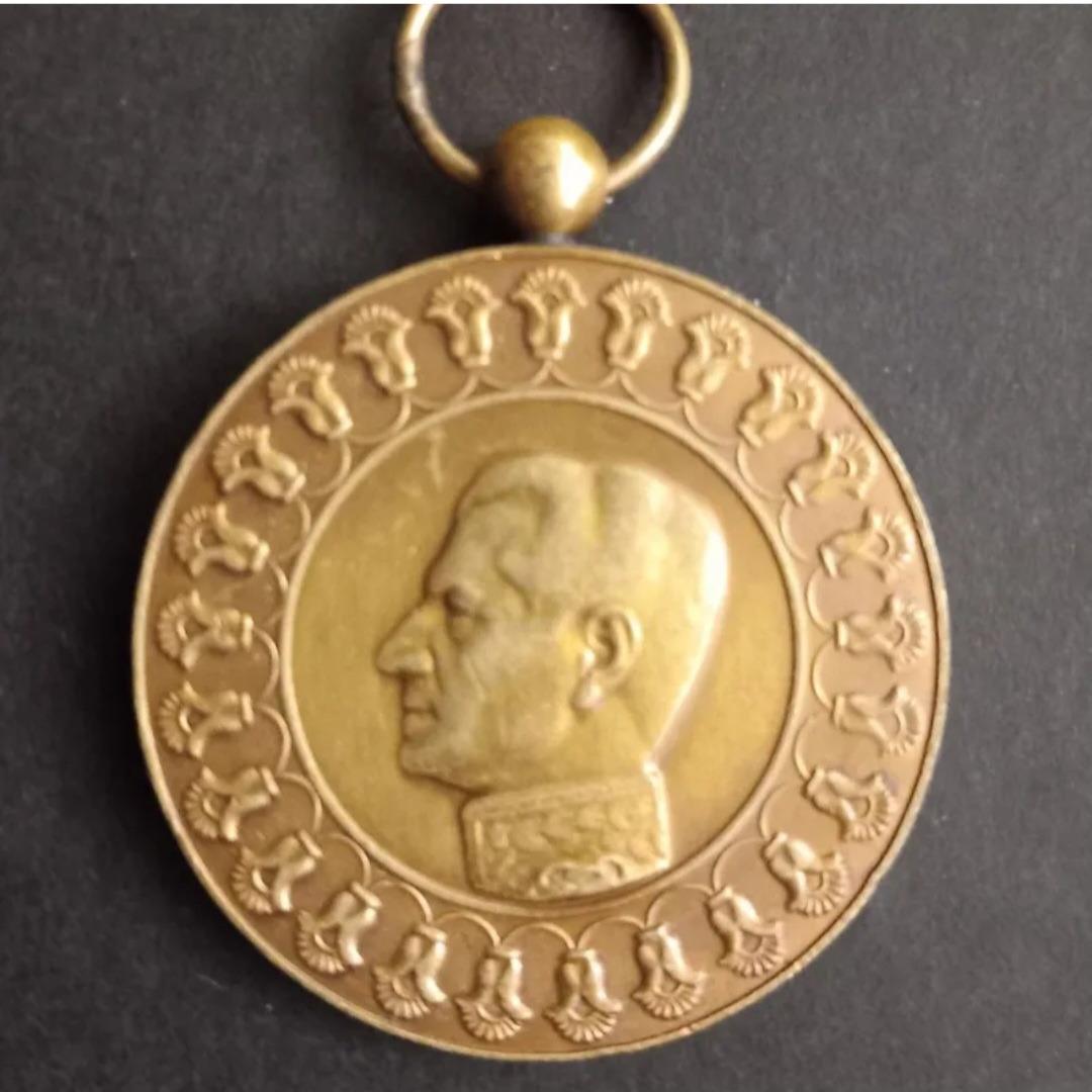 مدال برنز بیست و پنجمین سده معروف به منشور