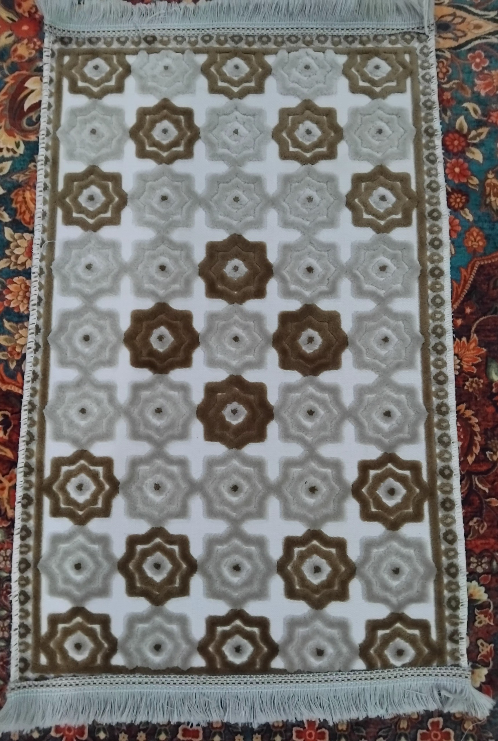 پادری گل برجسته کرم قهوه ای (نازک)