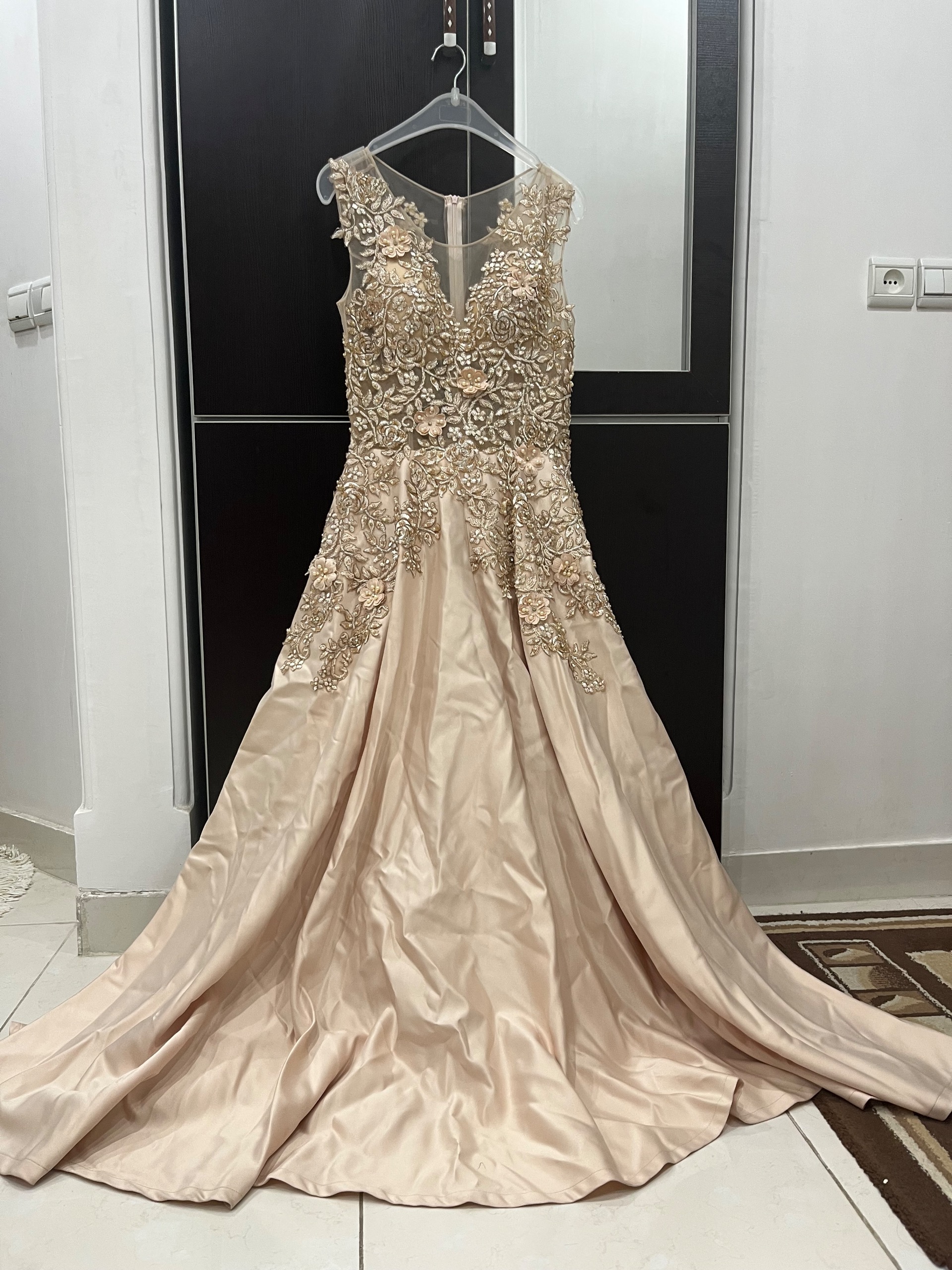 لباس نامزدی در حد نو