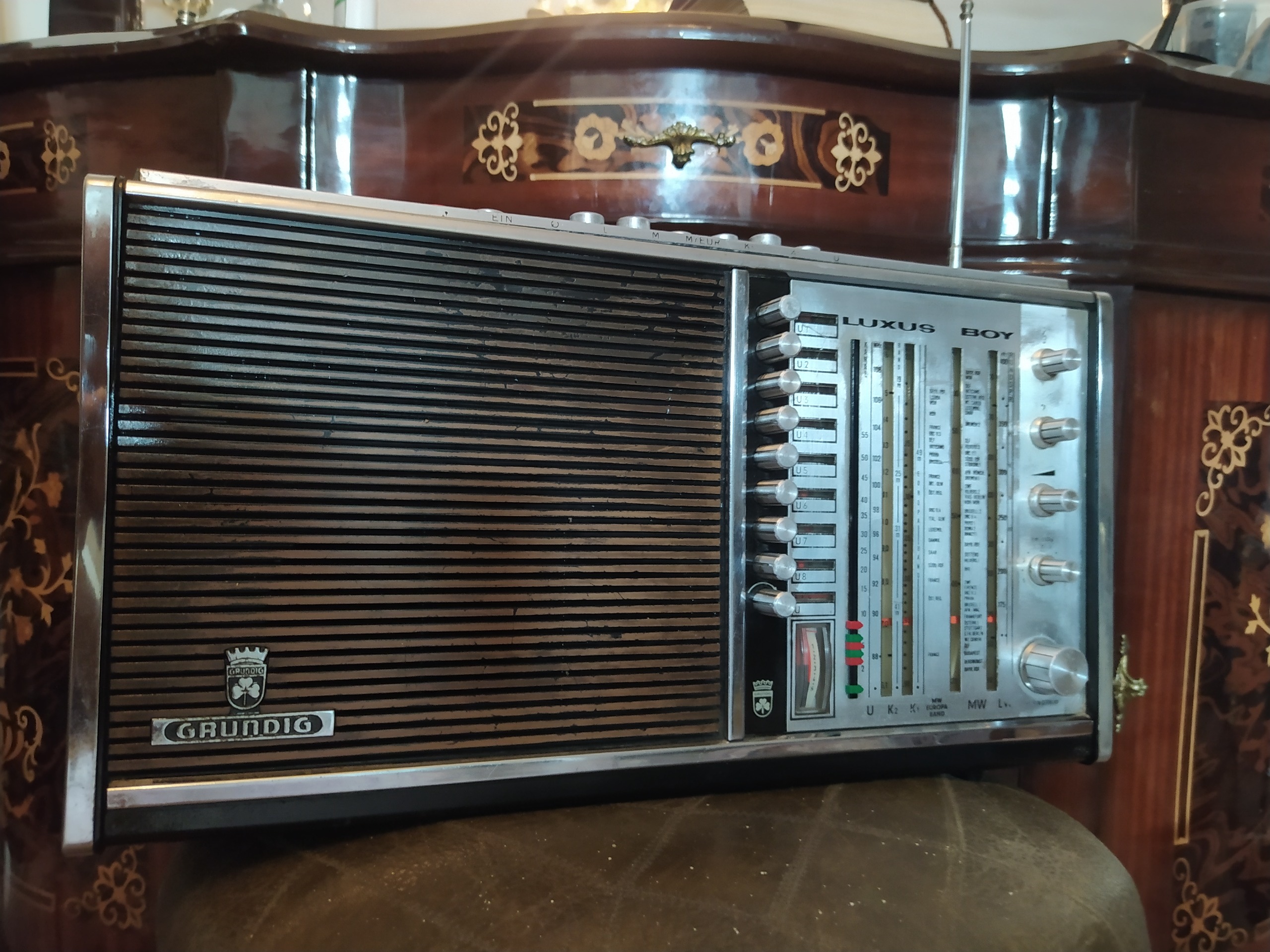 رادیو گروندیک عتیقه و خاص و کمیاب کلکسیونی