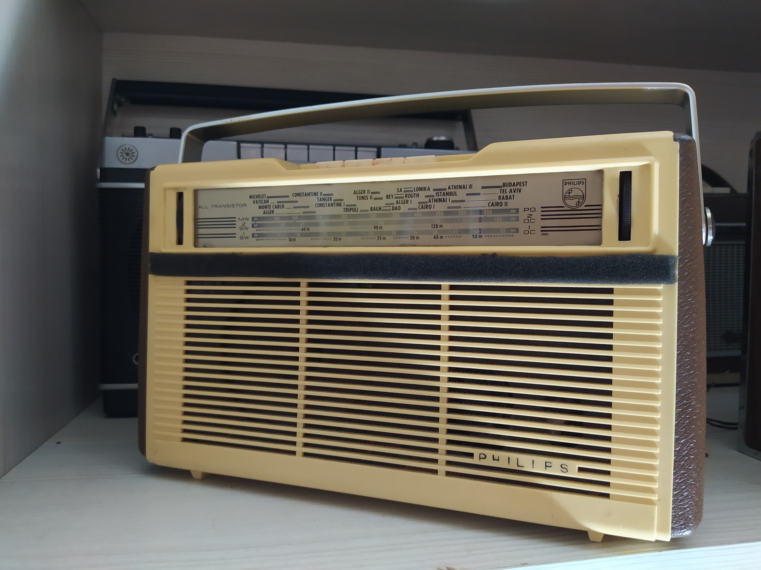 رادیو ترانزیستوری عتیقه فلیپس ساخت ایران