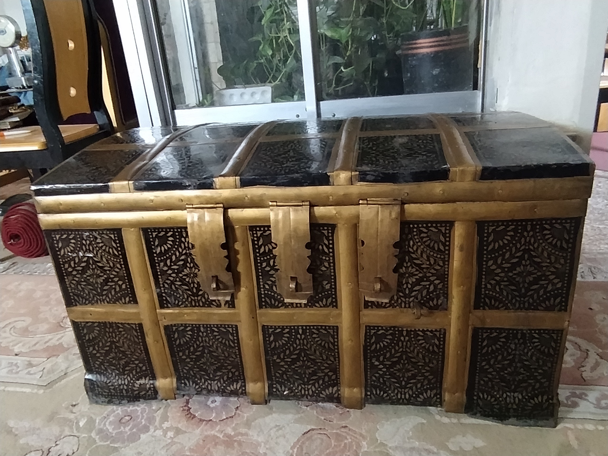 صندوق روسی بزرگ در حد نو سالم زیبا نوستالژیک