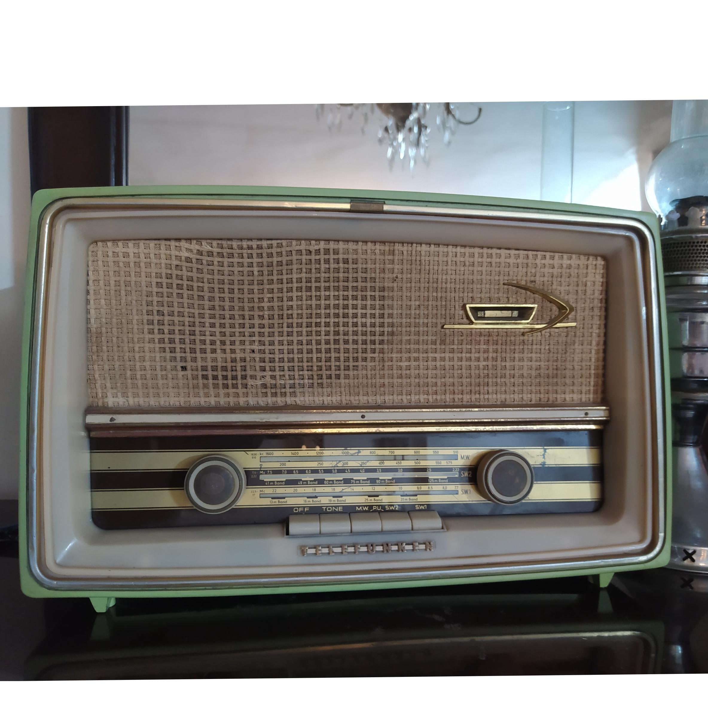 رادیو لامپی نایاب نفتی آنتیک درحدنو تلفنکن عتیقه