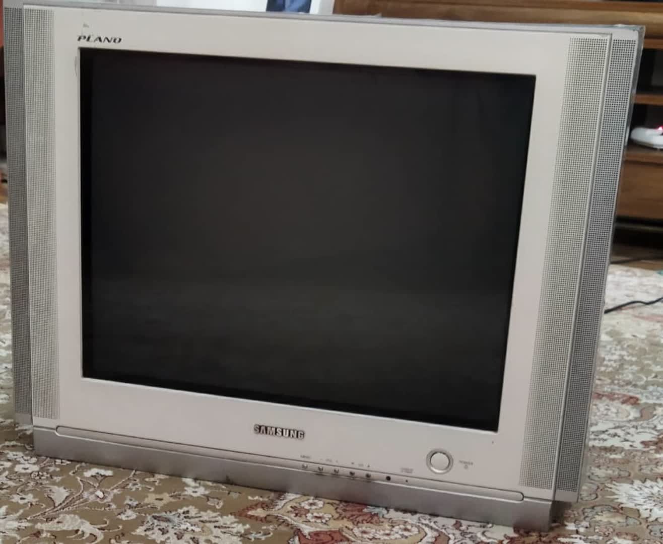 تلویزیون رنگی سامسونگ پلانو 21 اینچ سالم