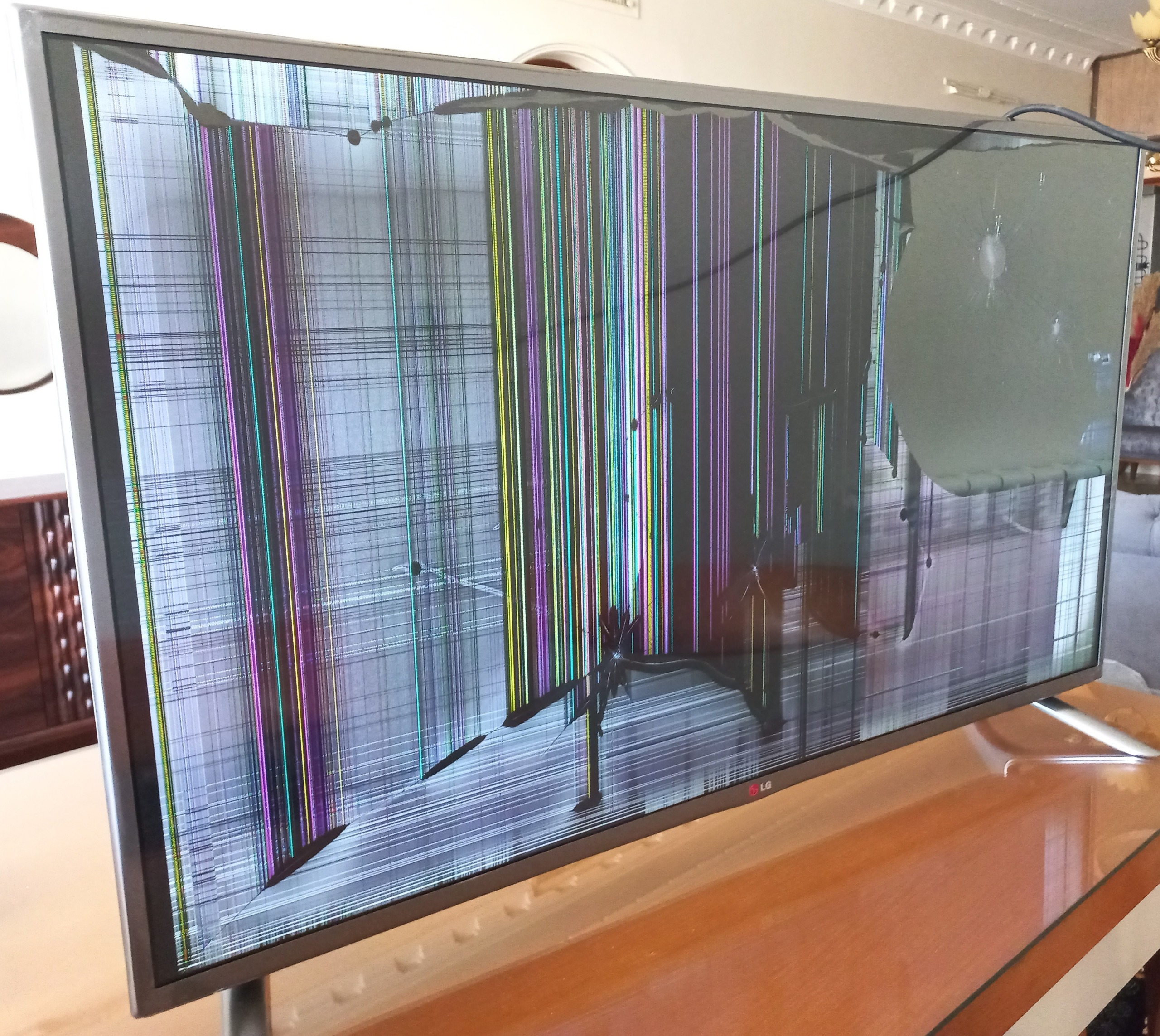 تلویزیون ال جی 42 پنل شکسته