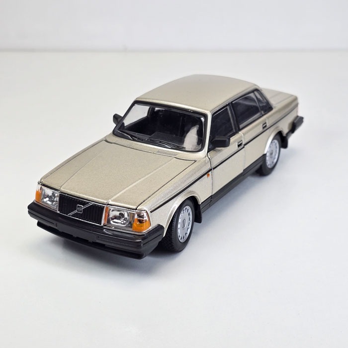 ماکت ولوو240 جی ال ویلی volvo240 GL