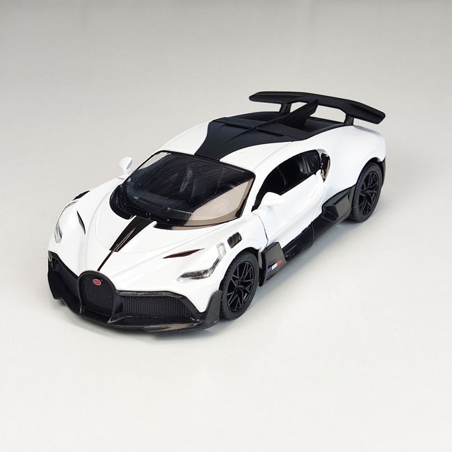 ماکت بوگاتی دیوو سفید کینزمارت bugatti divo