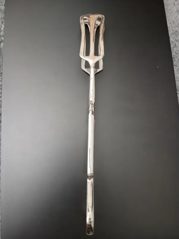 کفگیر یا انبر سالاد یا غذا