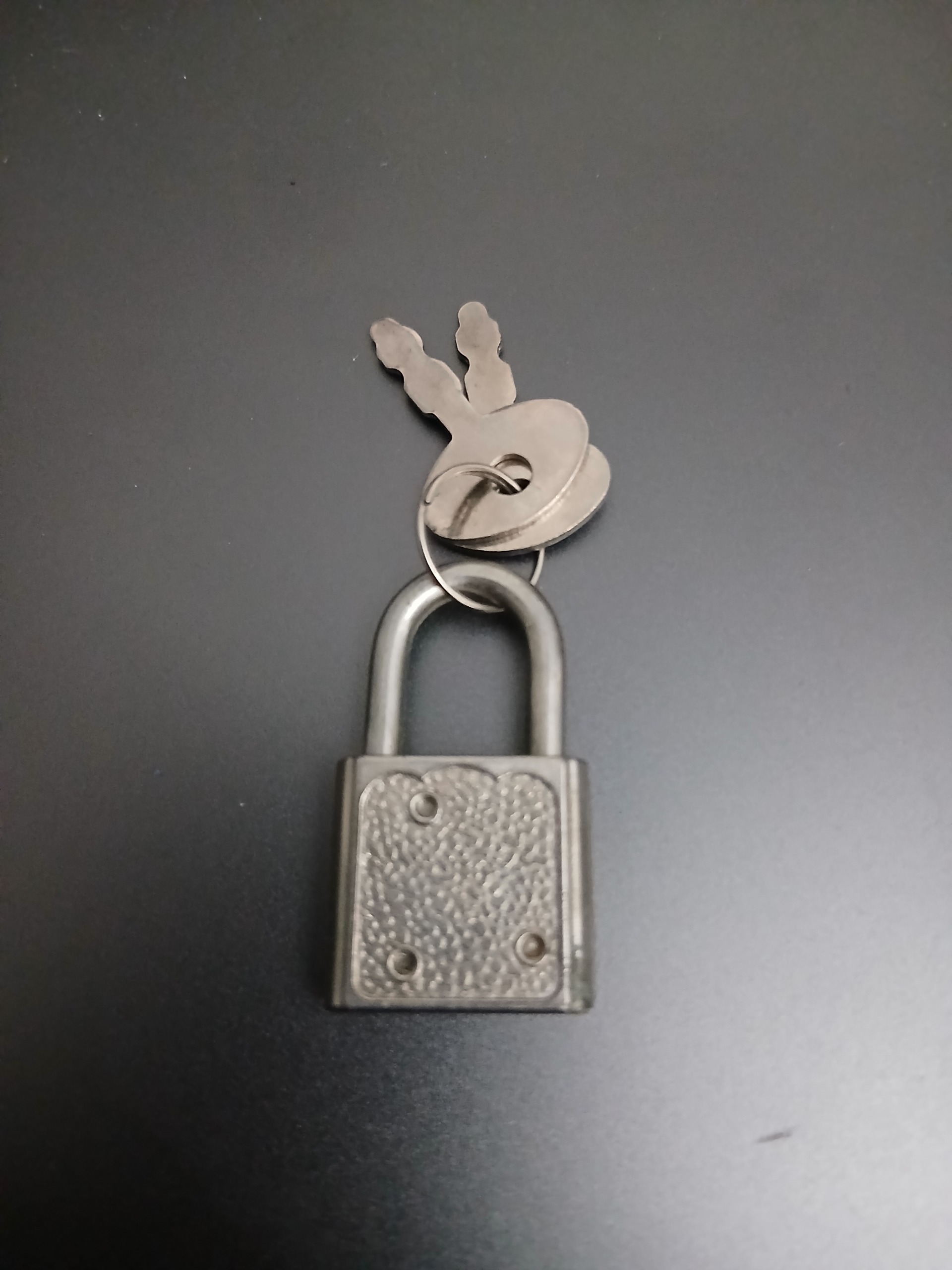 قفل چمدونی با کلید