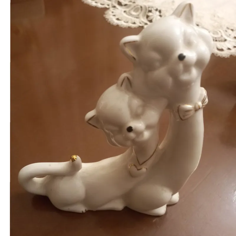 مجسمه قدیمی گربه