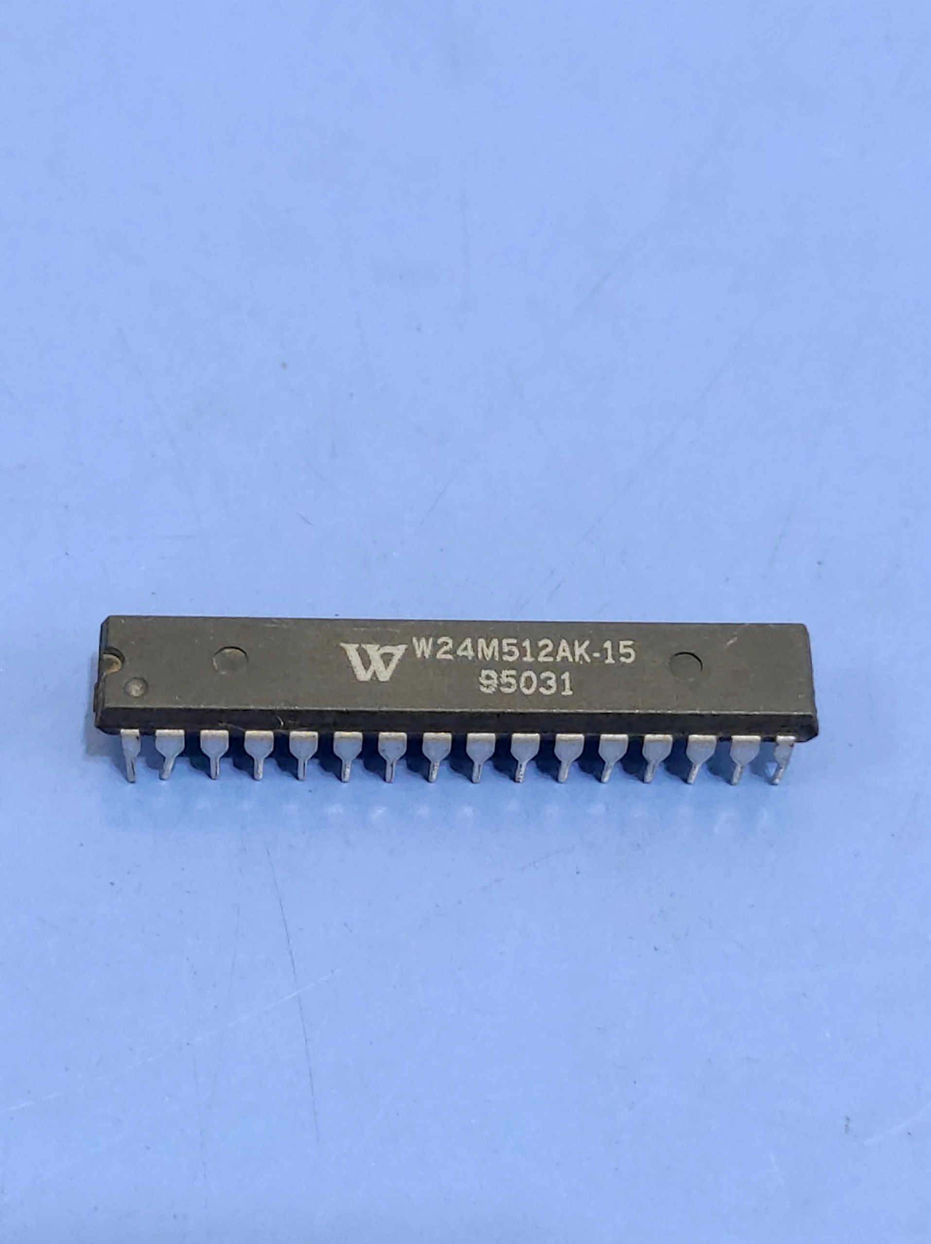 آیسی سرامیکی W24M512AK-15
