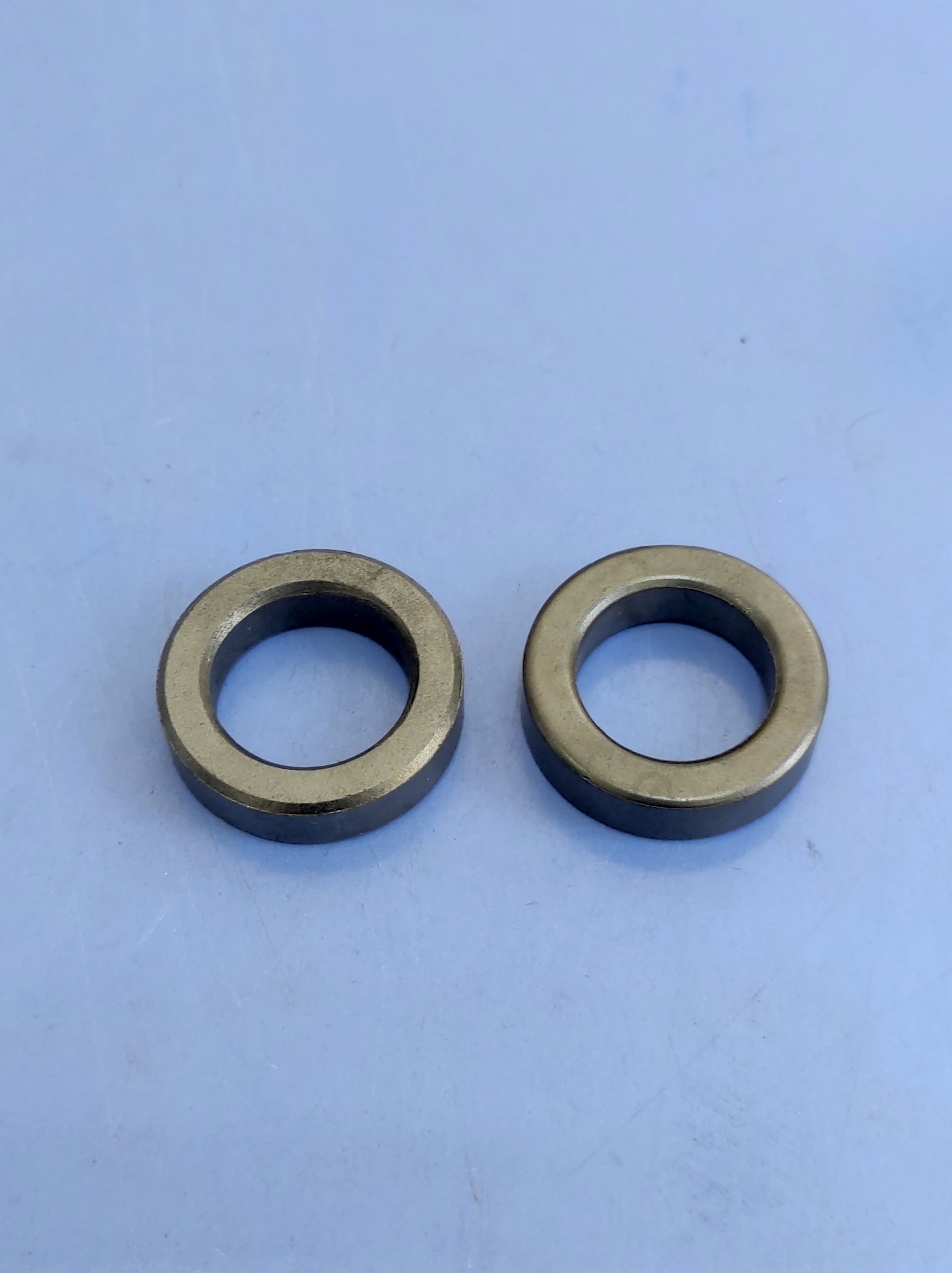 2 عدد فریت نویزگیر حلقوی