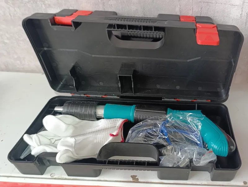 میخکوب چاشنی خور