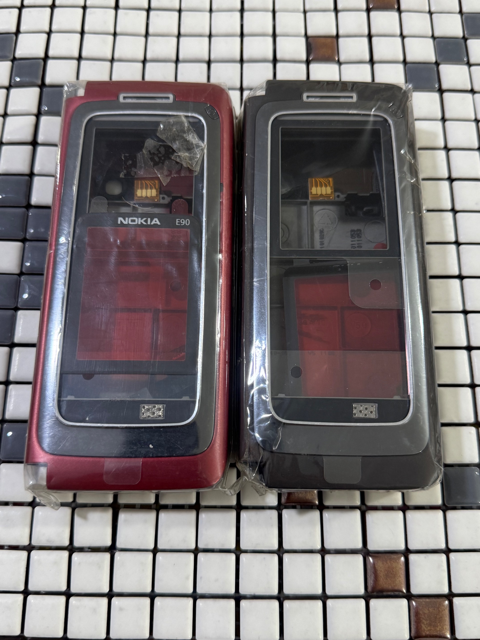 قاب و شاسی کامل و اورجینال نوکیاnokia e90