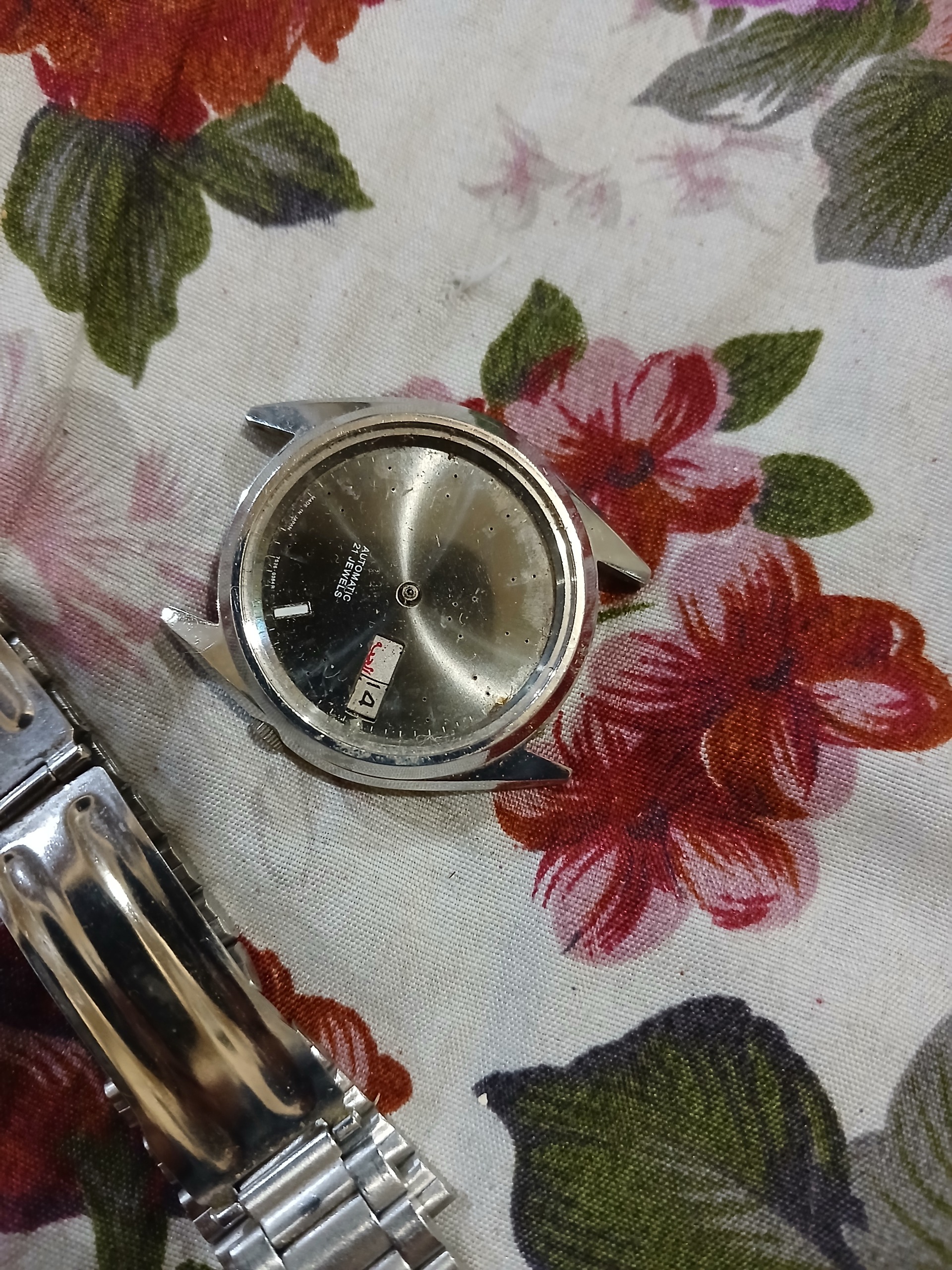 ساعت سیکو پشت شیشه ای