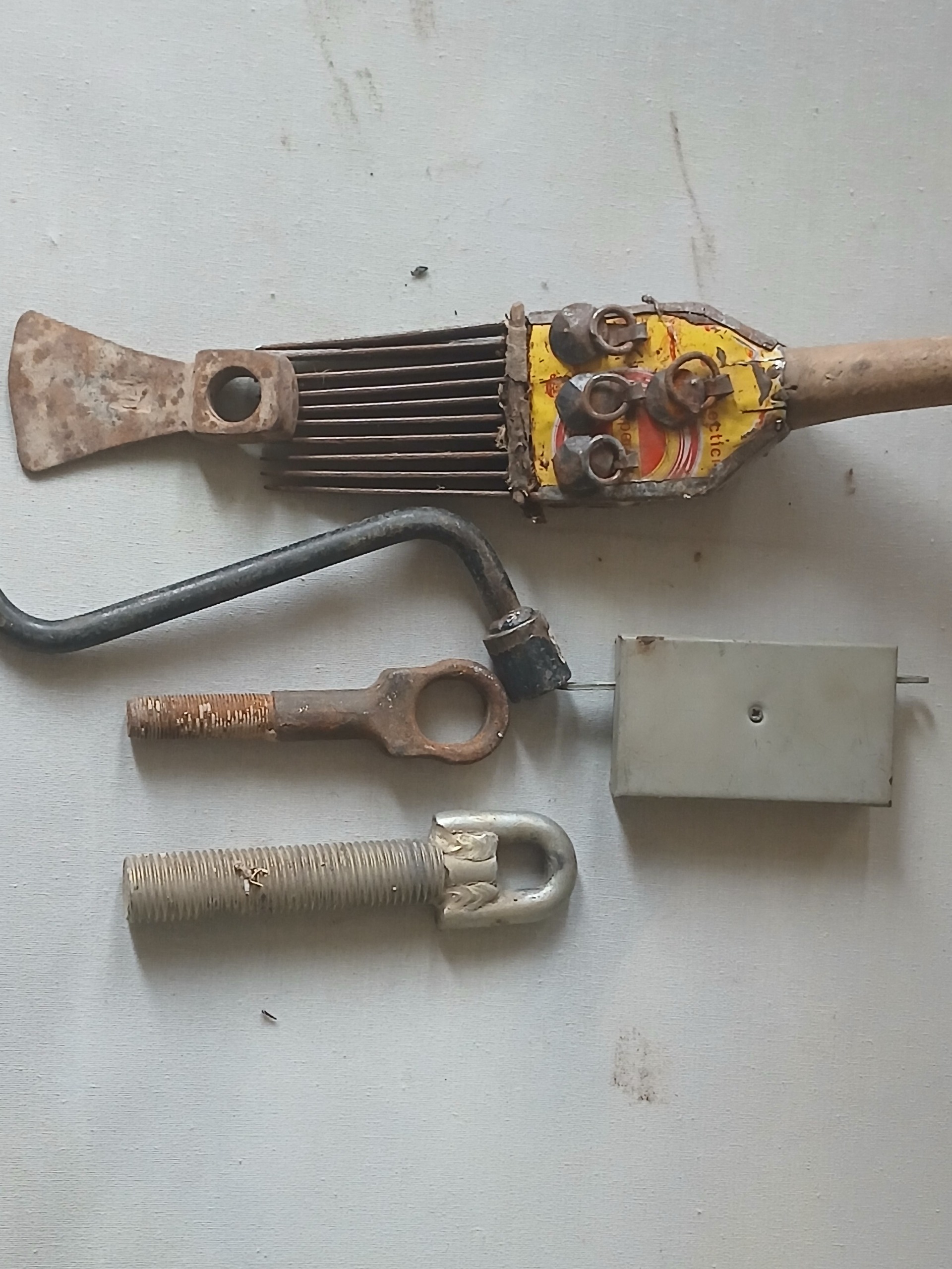 تعدادی لوازم دستی