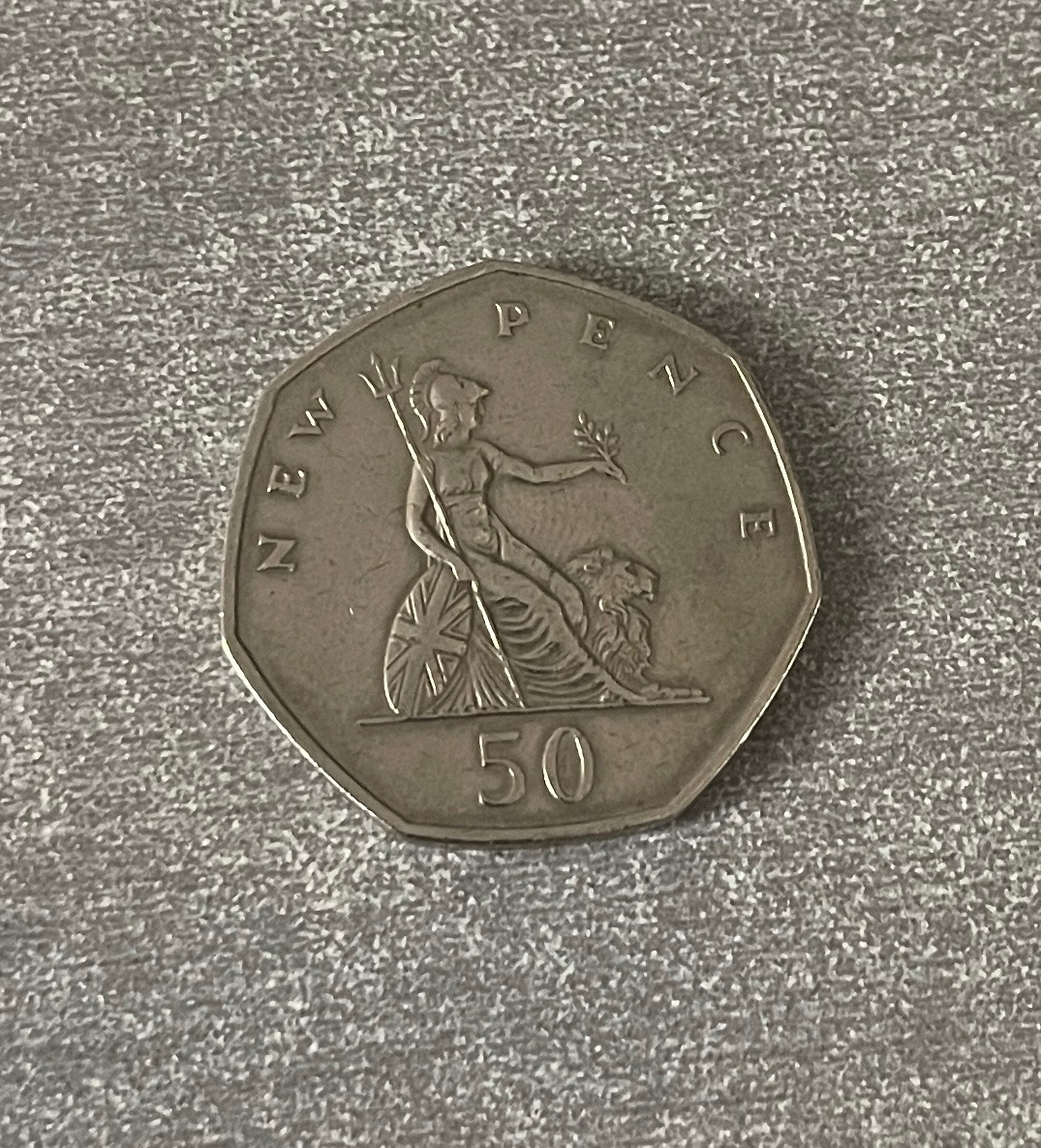 سکه زیبای پنجاه پنس ملکه الیزابت